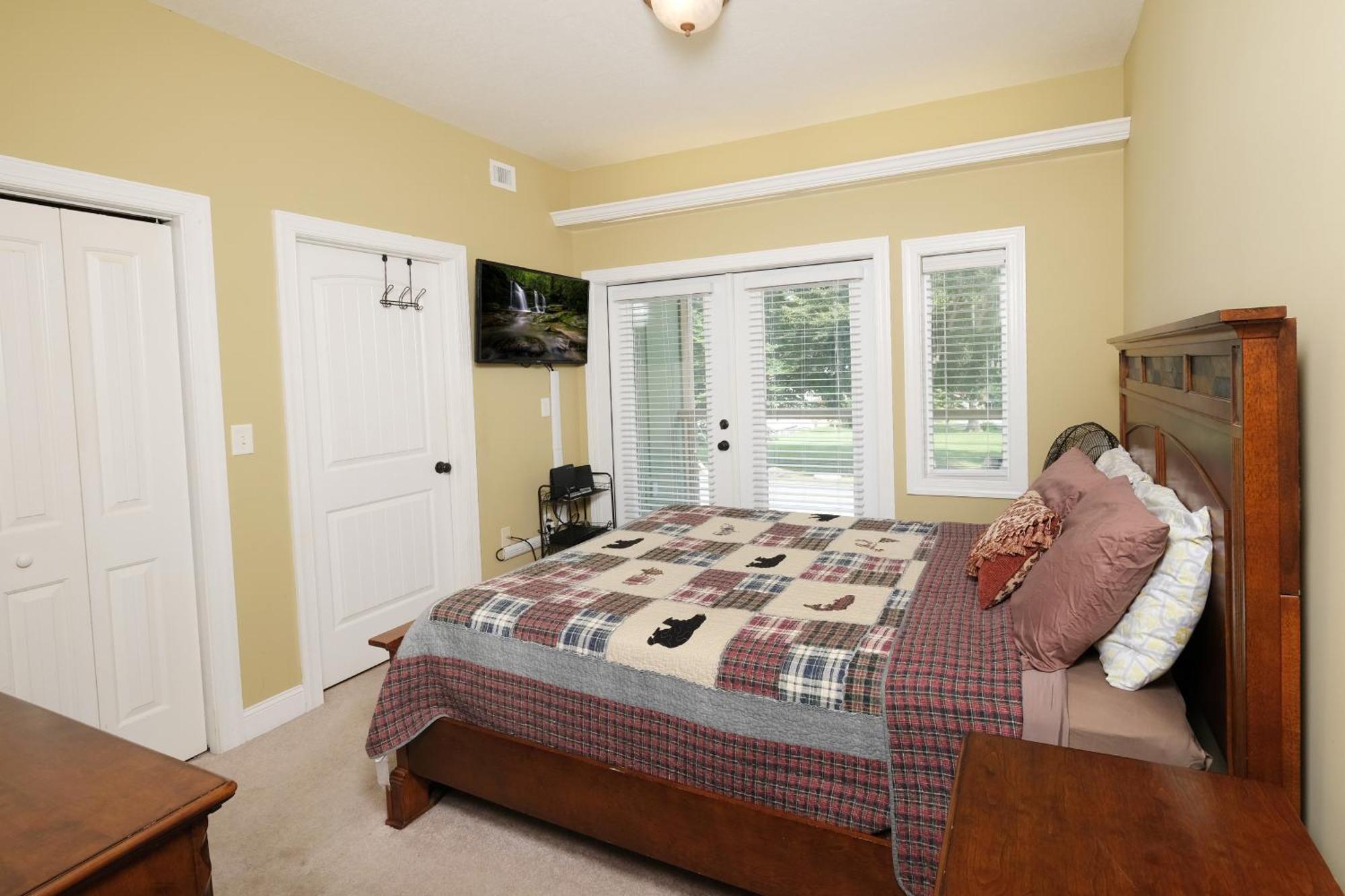 Midtown Bears Den Holiday home