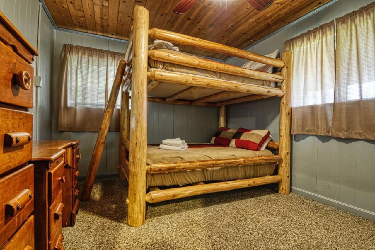 Holiday home Bear Is Buellers Day Off Gatlinburg
