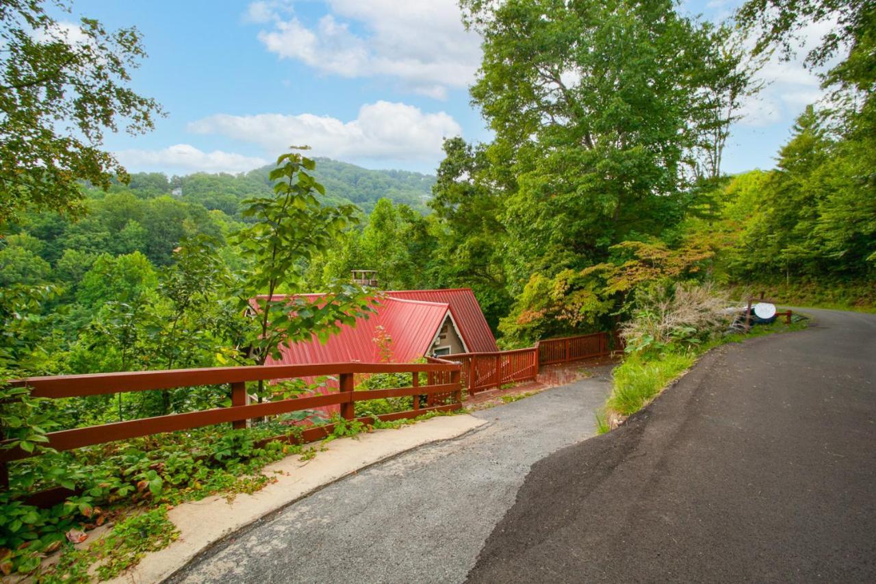 Holiday home Ridgeview - Games, Hot Tub Fireplace & Pool! *