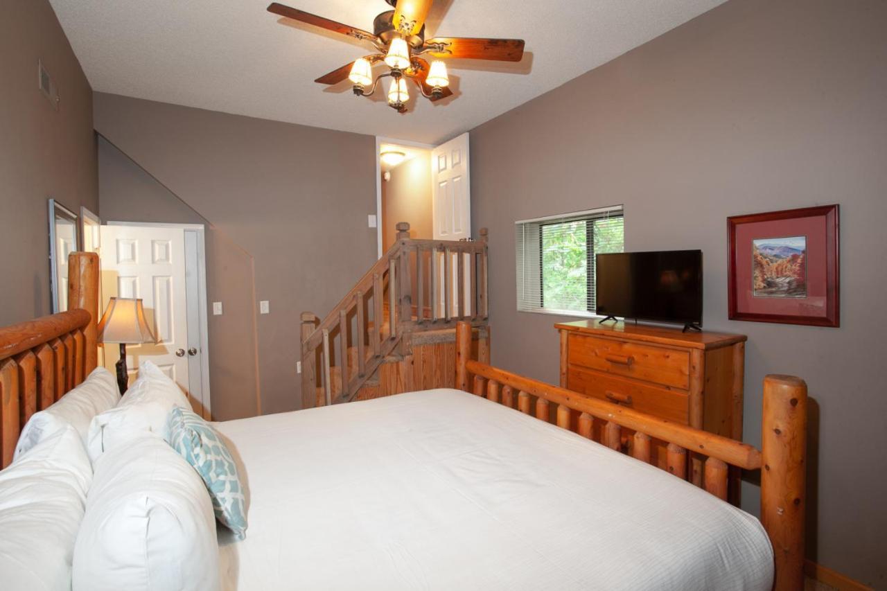 Holiday home Ridgeview - Games, Hot Tub Fireplace & Pool!