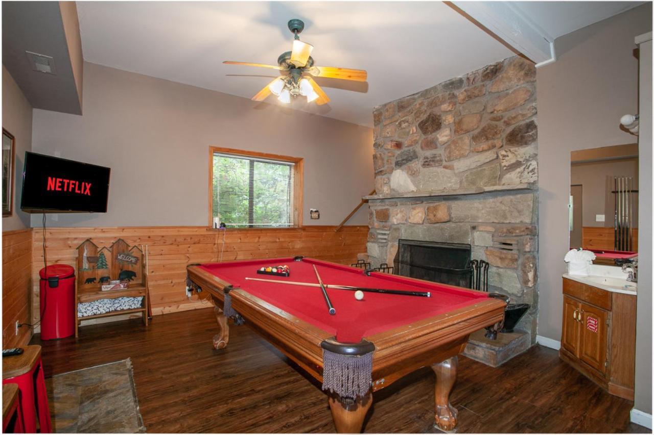Holiday home Ridgeview - Games, Hot Tub Fireplace & Pool! Gatlinburg