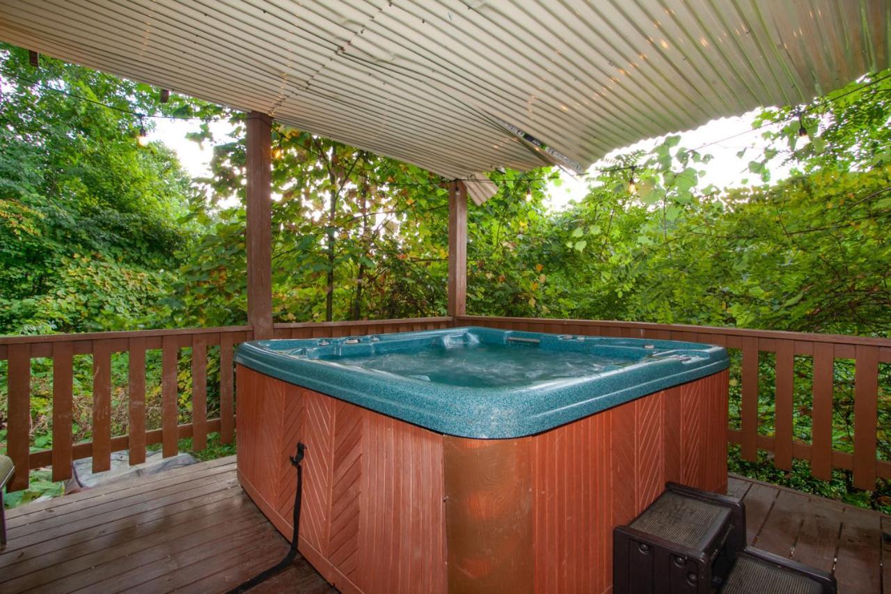Ridgeview - Games, Hot Tub Fireplace & Pool! Gatlinburg