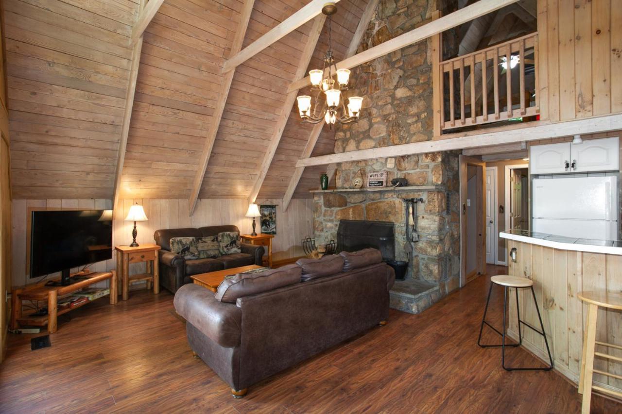 Ridgeview - Games, Hot Tub Fireplace & Pool! Holiday home Gatlinburg