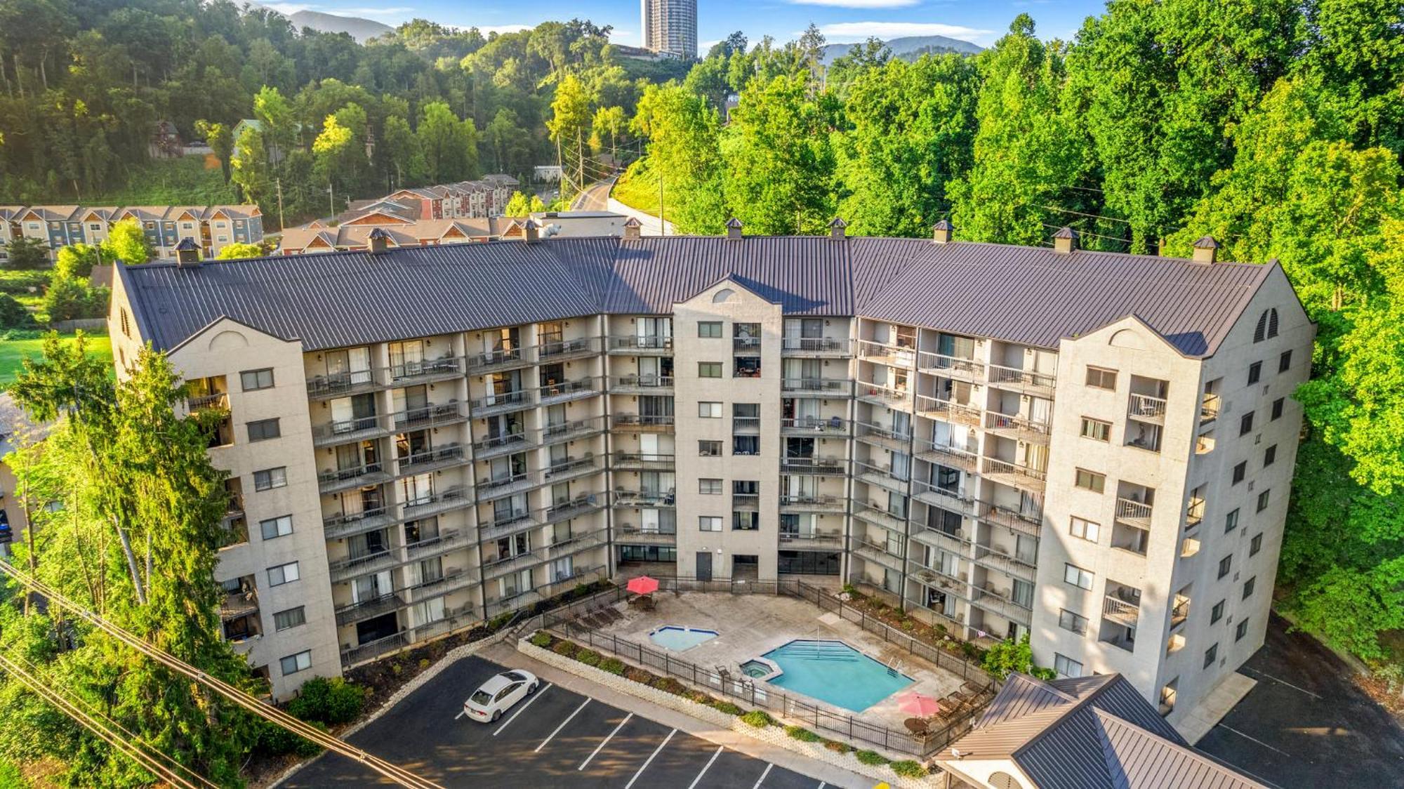 Stylish 1br Free Attraction Tix Views! Gatlinburg