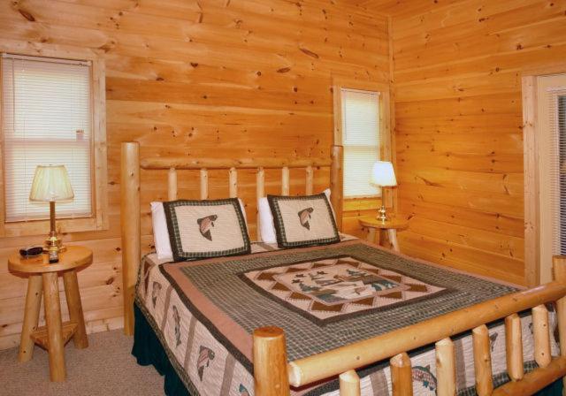 Holiday home Honey Bear Hideaway