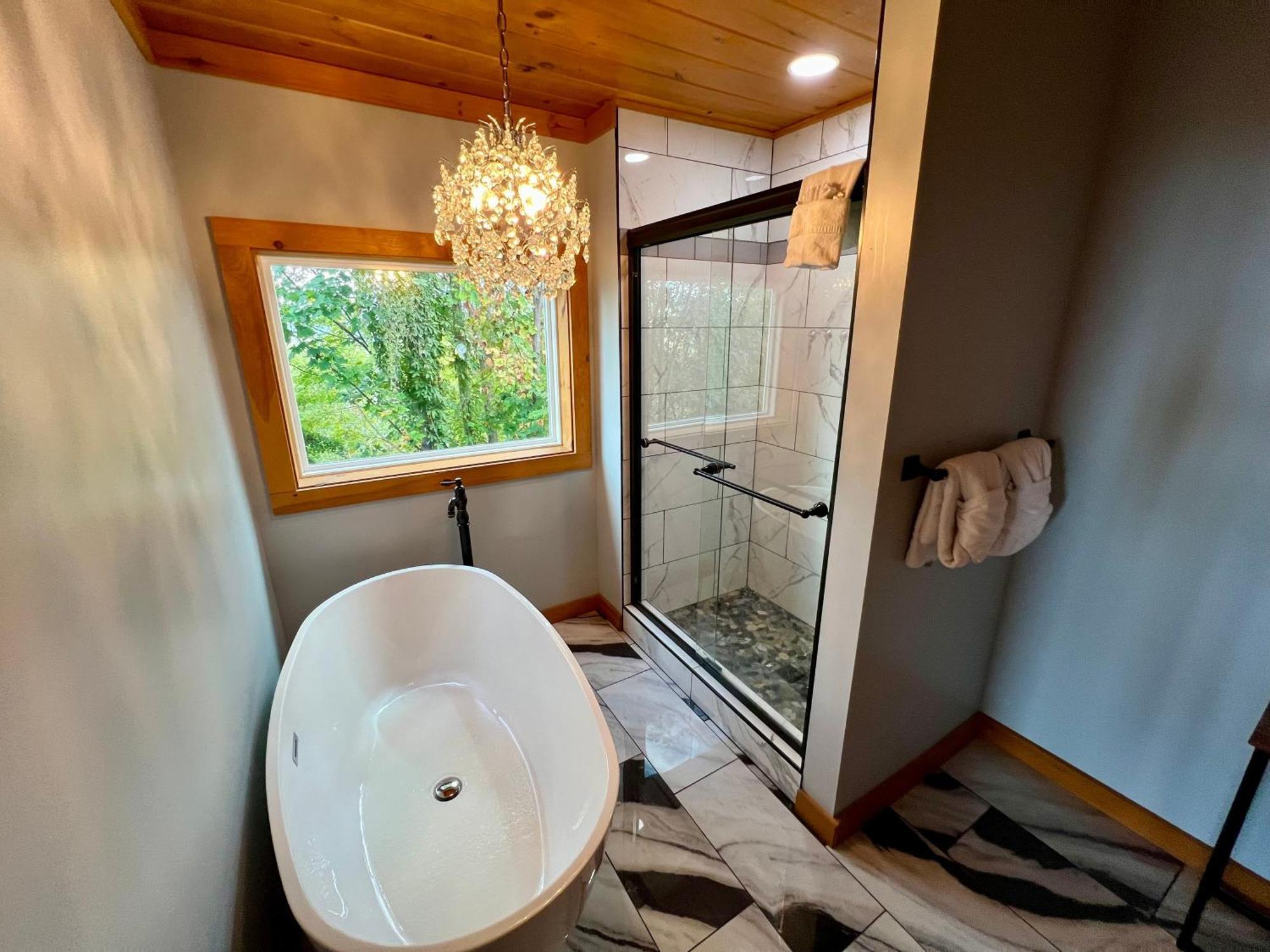 Close Enough To Perfect Luxurious 4 Bedroom With Game & Stunning Views * Gatlinburg
