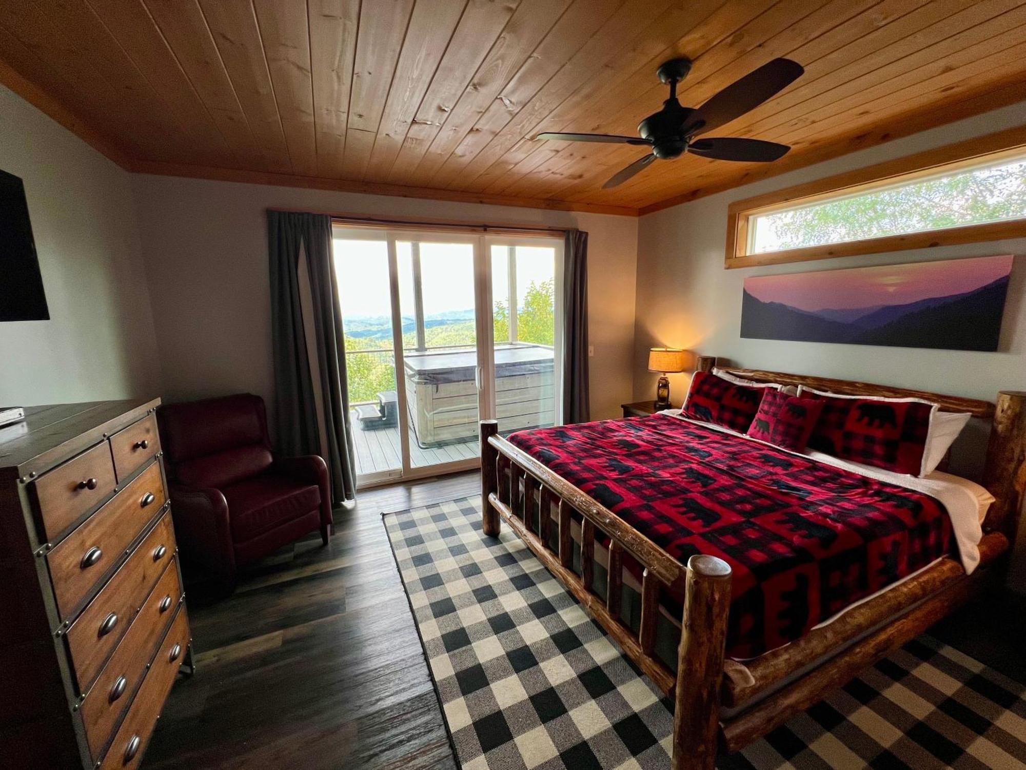 Holiday home Close Enough To Perfect Luxurious 4 Bedroom With Game & Stunning Views *