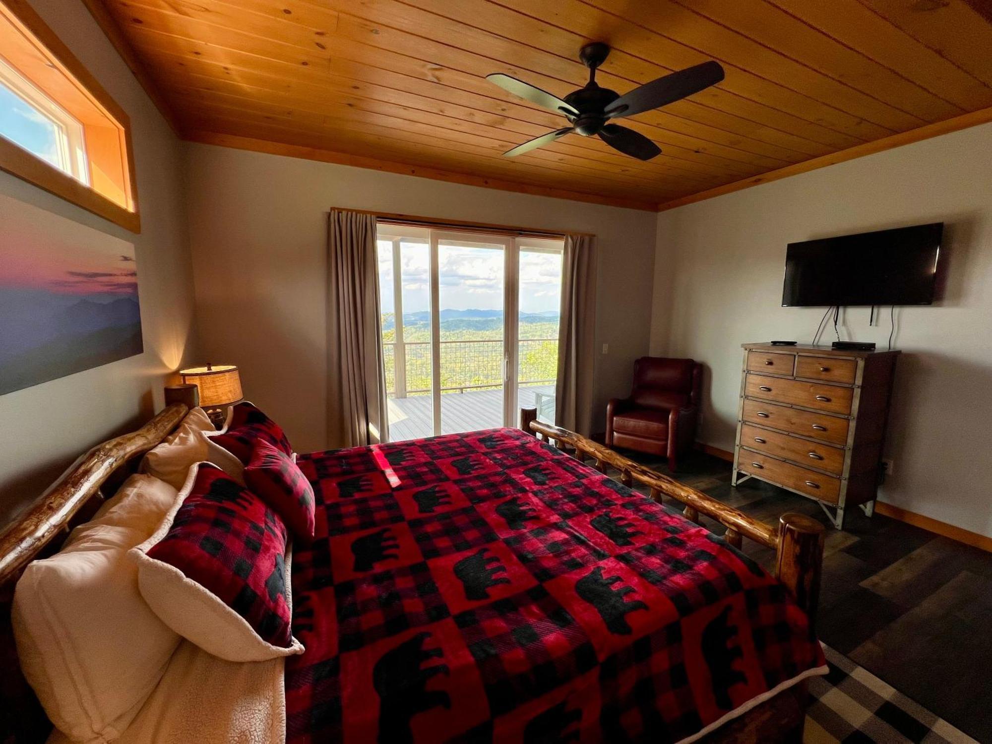 Close Enough To Perfect Luxurious 4 Bedroom With Game & Stunning Views Holiday home