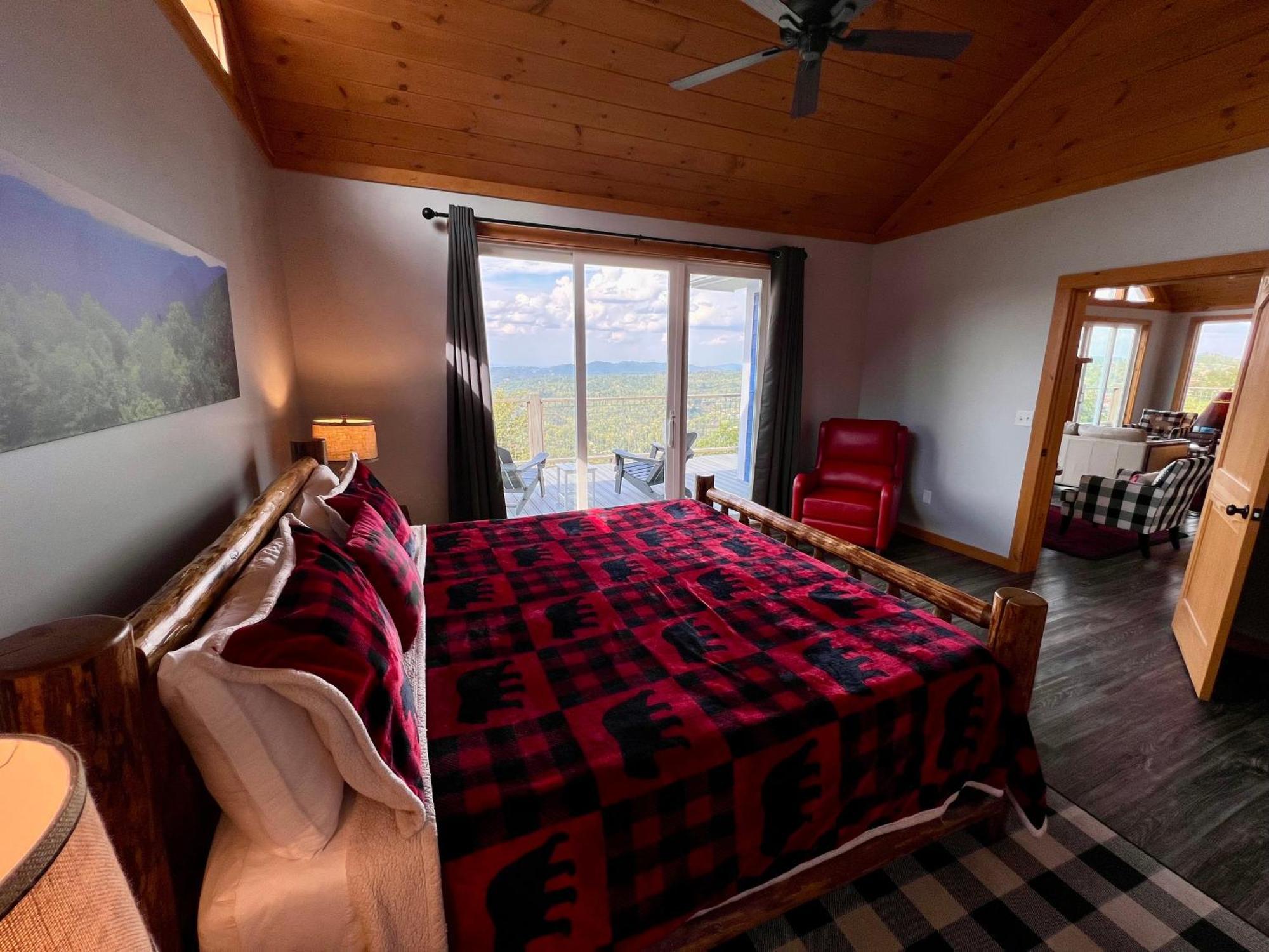 Holiday home Close Enough To Perfect Luxurious 4 Bedroom With Game & Stunning Views