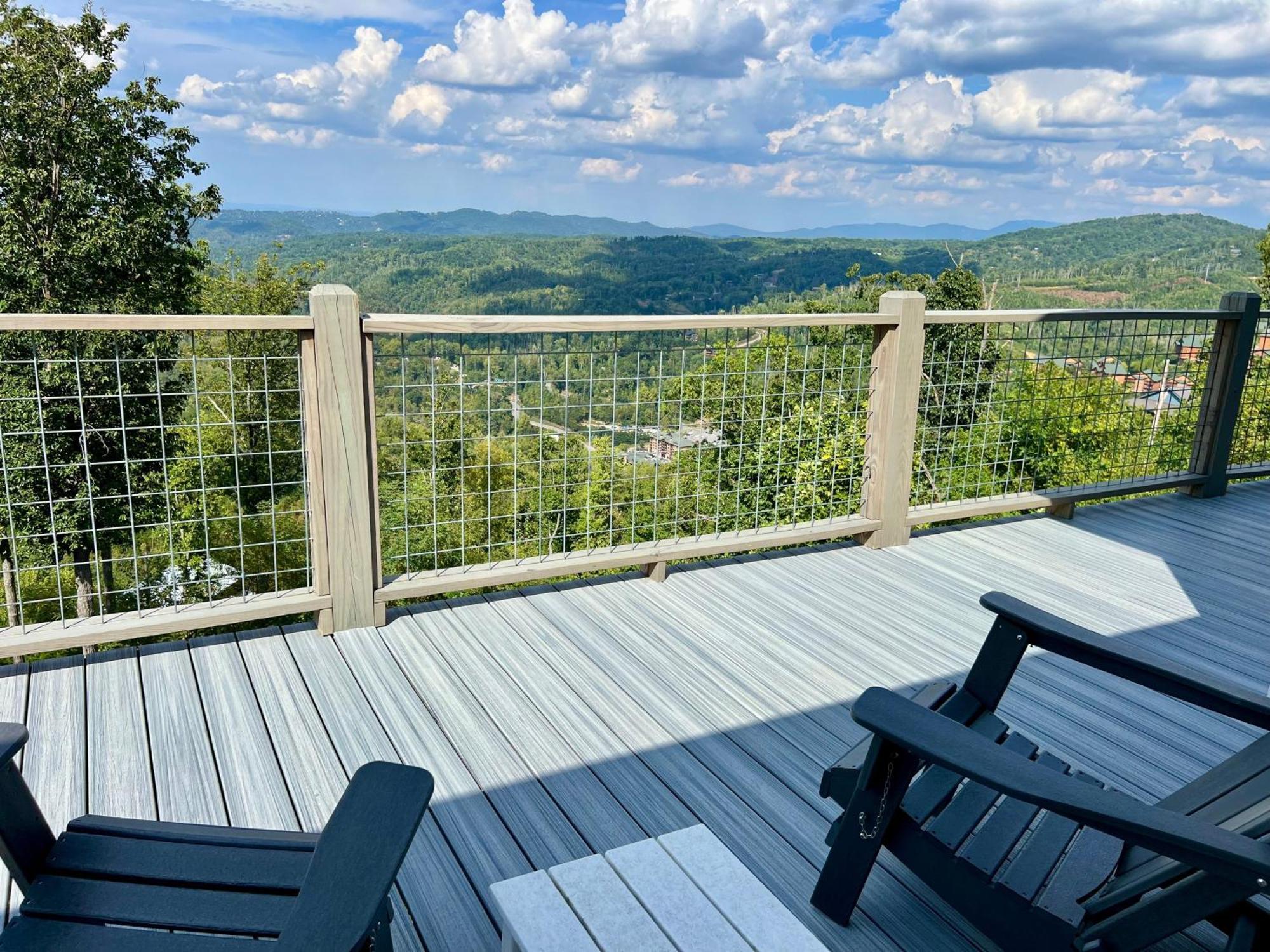 Holiday home Close Enough To Perfect Luxurious 4 Bedroom With Game & Stunning Views Gatlinburg