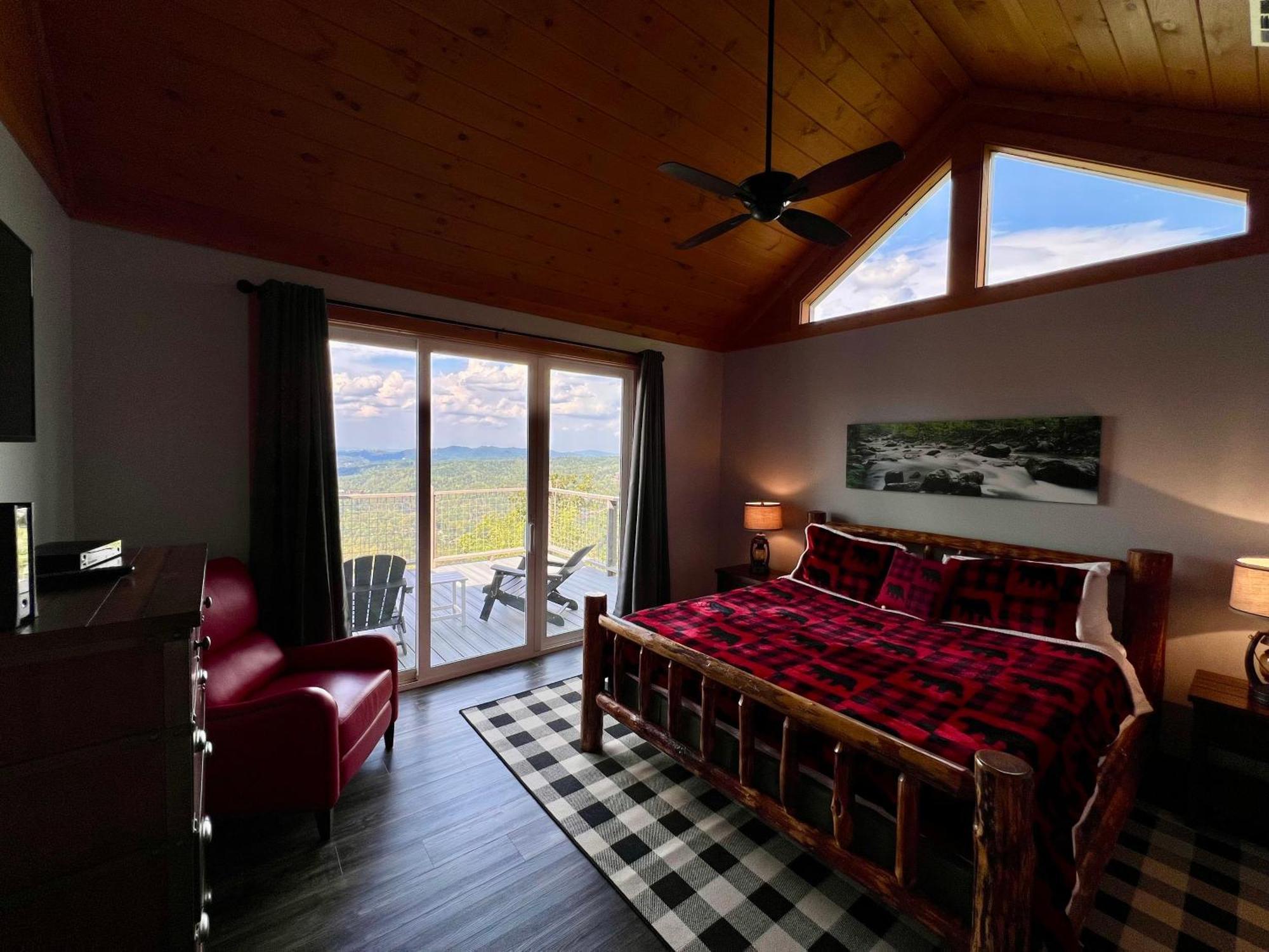 Holiday home Close Enough To Perfect Luxurious 4 Bedroom With Game & Stunning Views