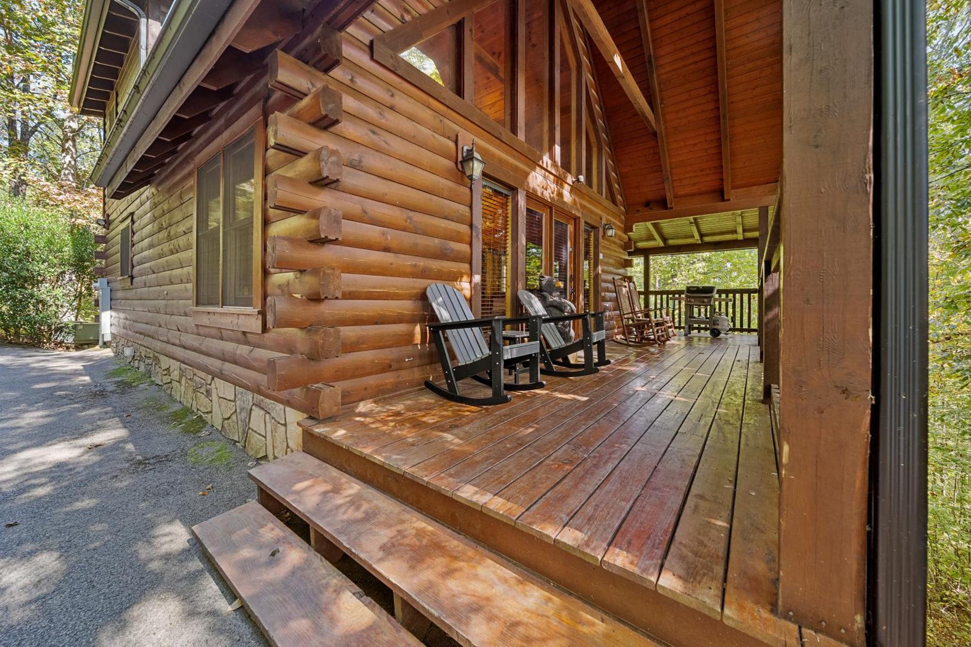 Holiday home Gray Fox Den Theater & Arcade, Hot Tub, Views *