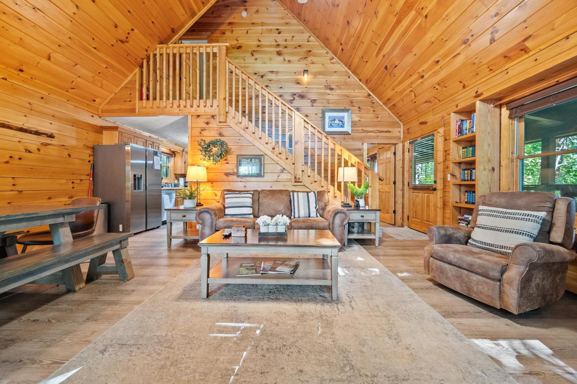 Gray Fox Den Theater & Arcade, Hot Tub, Views * Gatlinburg