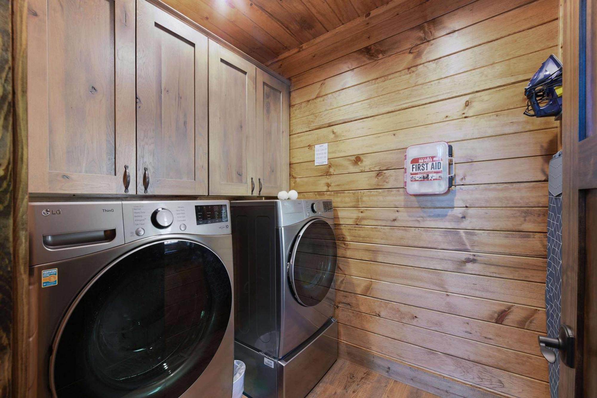 New Luxury - - Mountain View! Holiday home