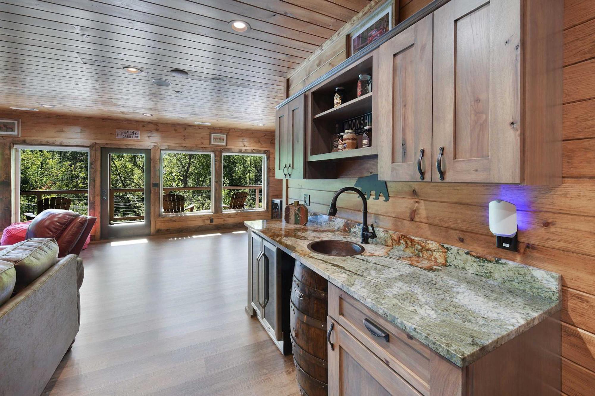 New Luxury - - Mountain View!