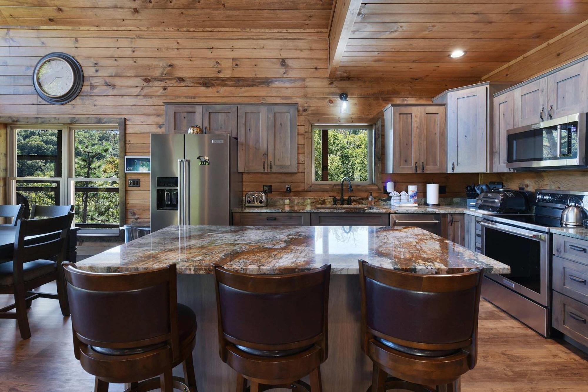 New Luxury - - Mountain View! Holiday home Gatlinburg