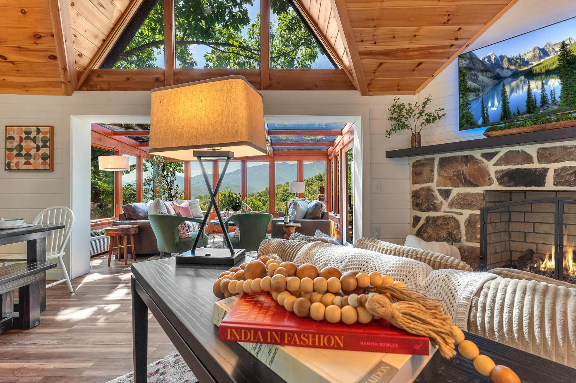 Family With Sauna, Hottub, Heavenly Views! Mins To Downtown! Gatlinburg