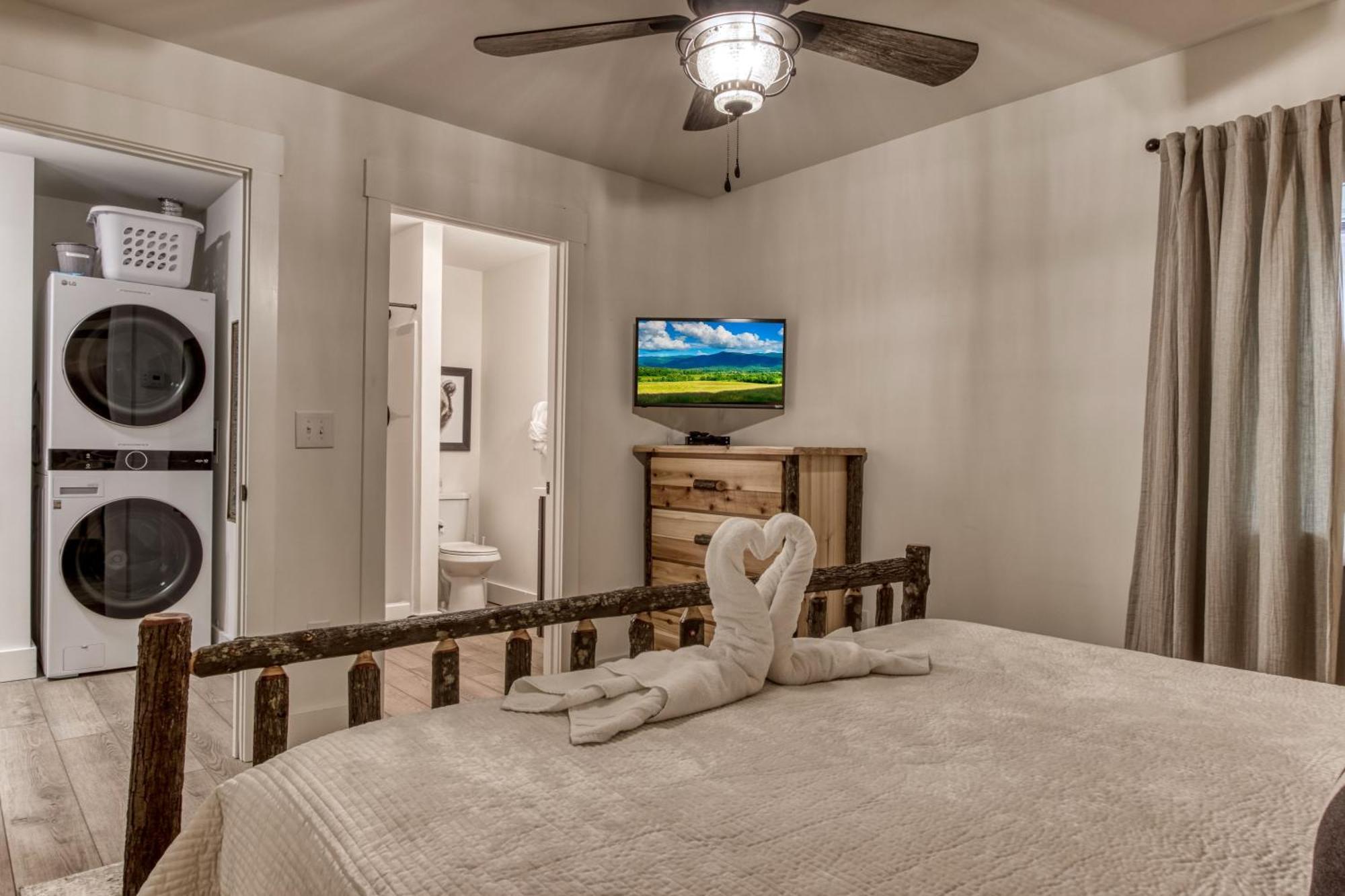 Downtown Prime Location Walk Everywhere In Gatlinburg3bed3bath Sleeps 8 *
