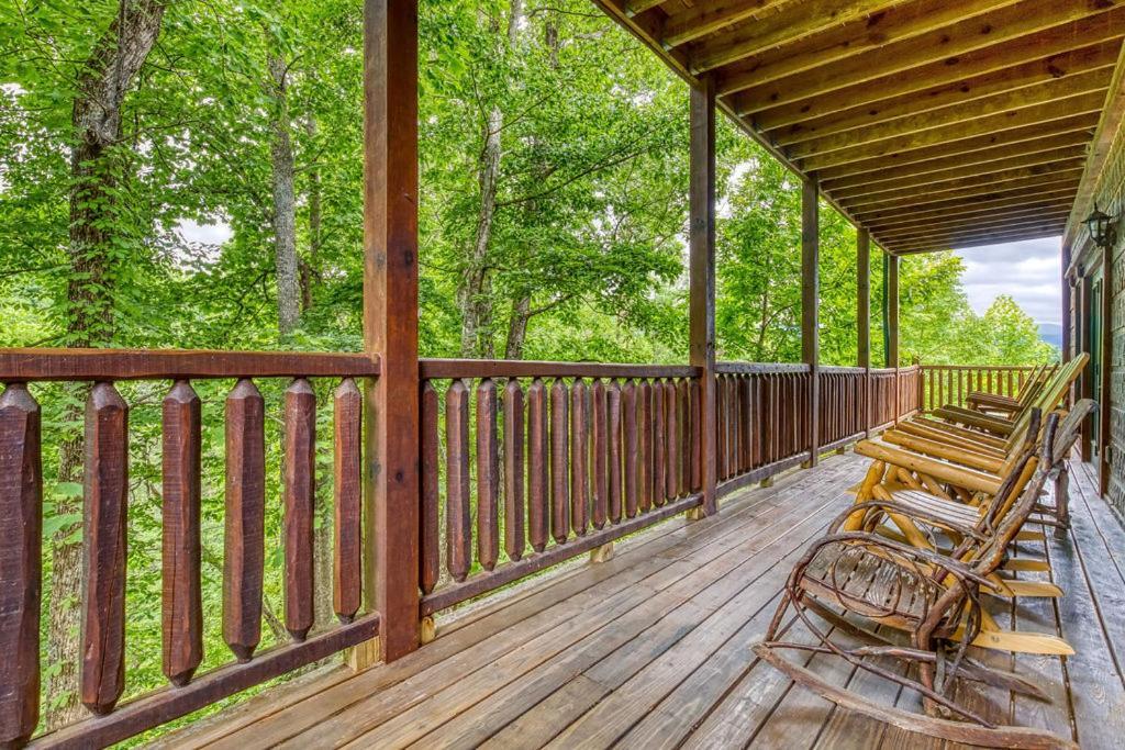 Holiday home It's 5 O'clock Somewhere Hot Tub, Theater Room,1089 Free Tickets Each Paid Day, Dollywood And Gatlinburg