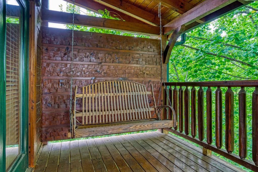 It's 5 O'clock Somewhere Hot Tub, Theater Room,1089 Free Tickets Each Paid Day, Dollywood And Holiday home *