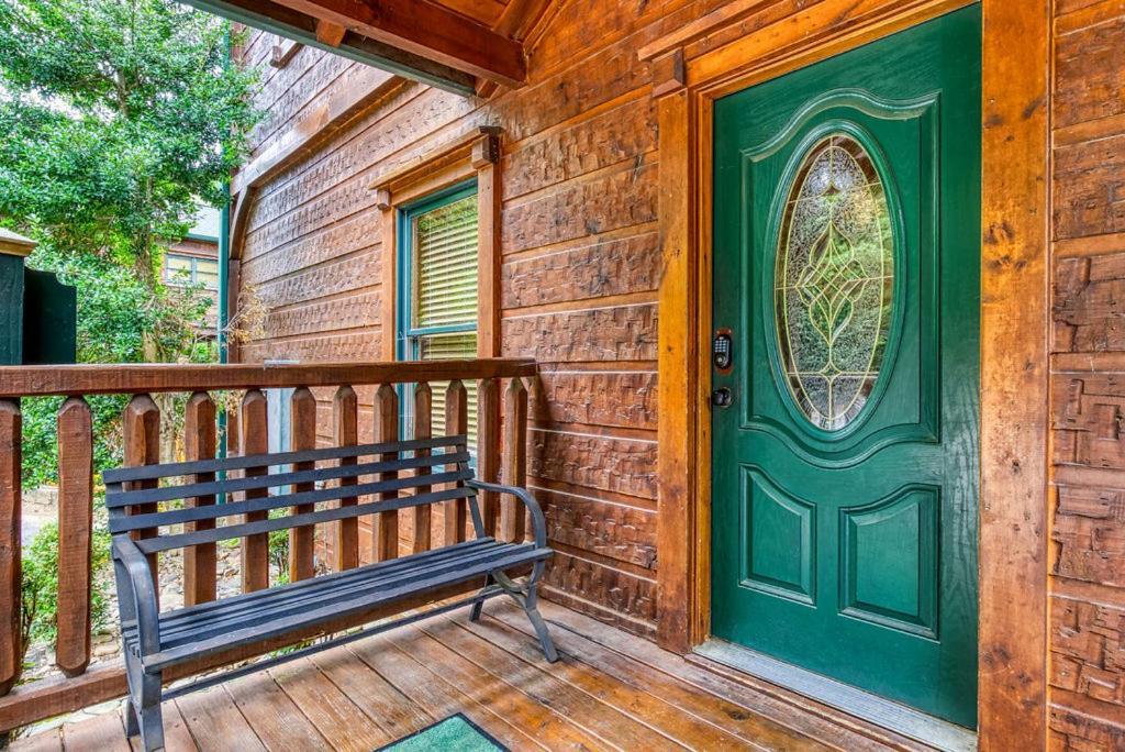 Holiday home It's 5 O'clock Somewhere Hot Tub, Theater Room,1089 Free Tickets Each Paid Day, Dollywood And Gatlinburg