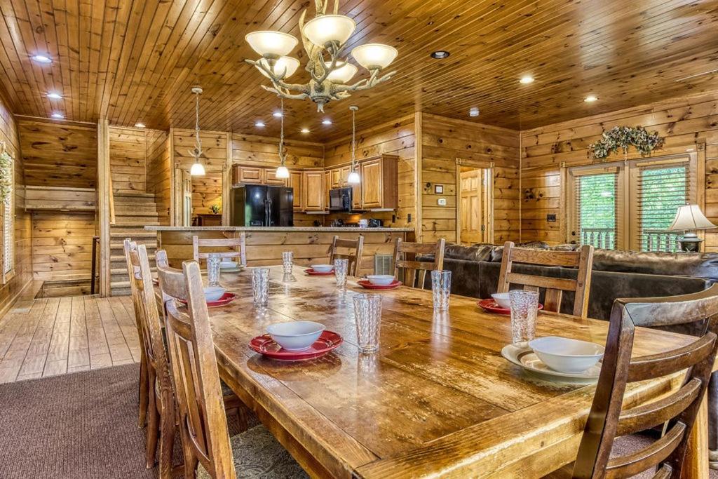 Holiday home It's 5 O'clock Somewhere Hot Tub, Theater Room,1089 Free Tickets Each Paid Day, Dollywood And