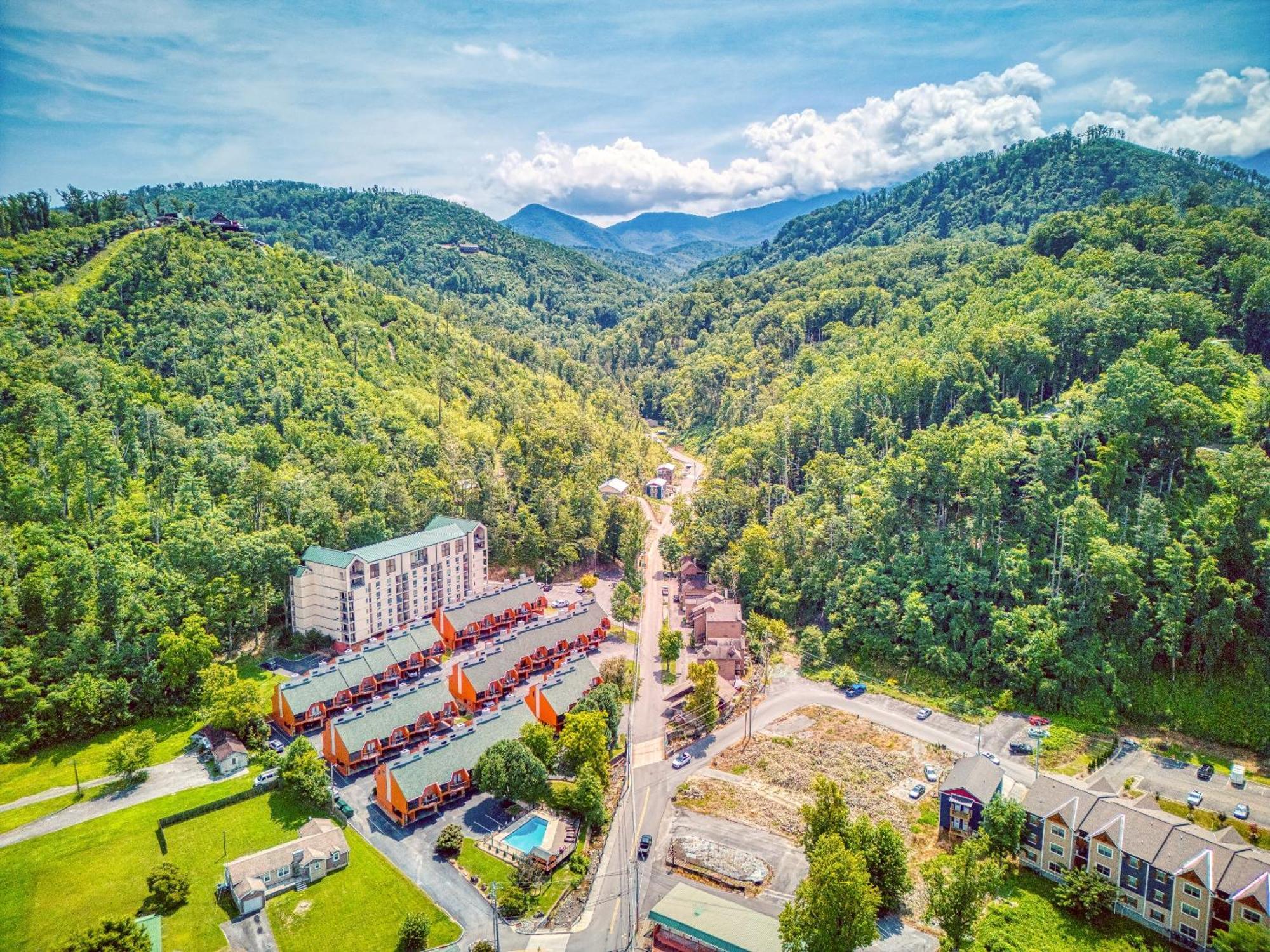 Downtown Prime Location Walk Everywhere In Gatlinburg3bed3bath Sleeps 8 Holiday home Gatlinburg