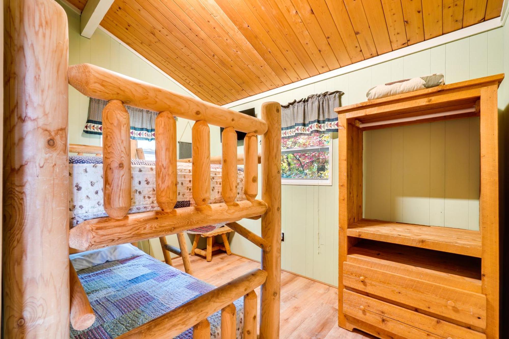 Cozy With Hot Tub And Mountain Views! * Gatlinburg