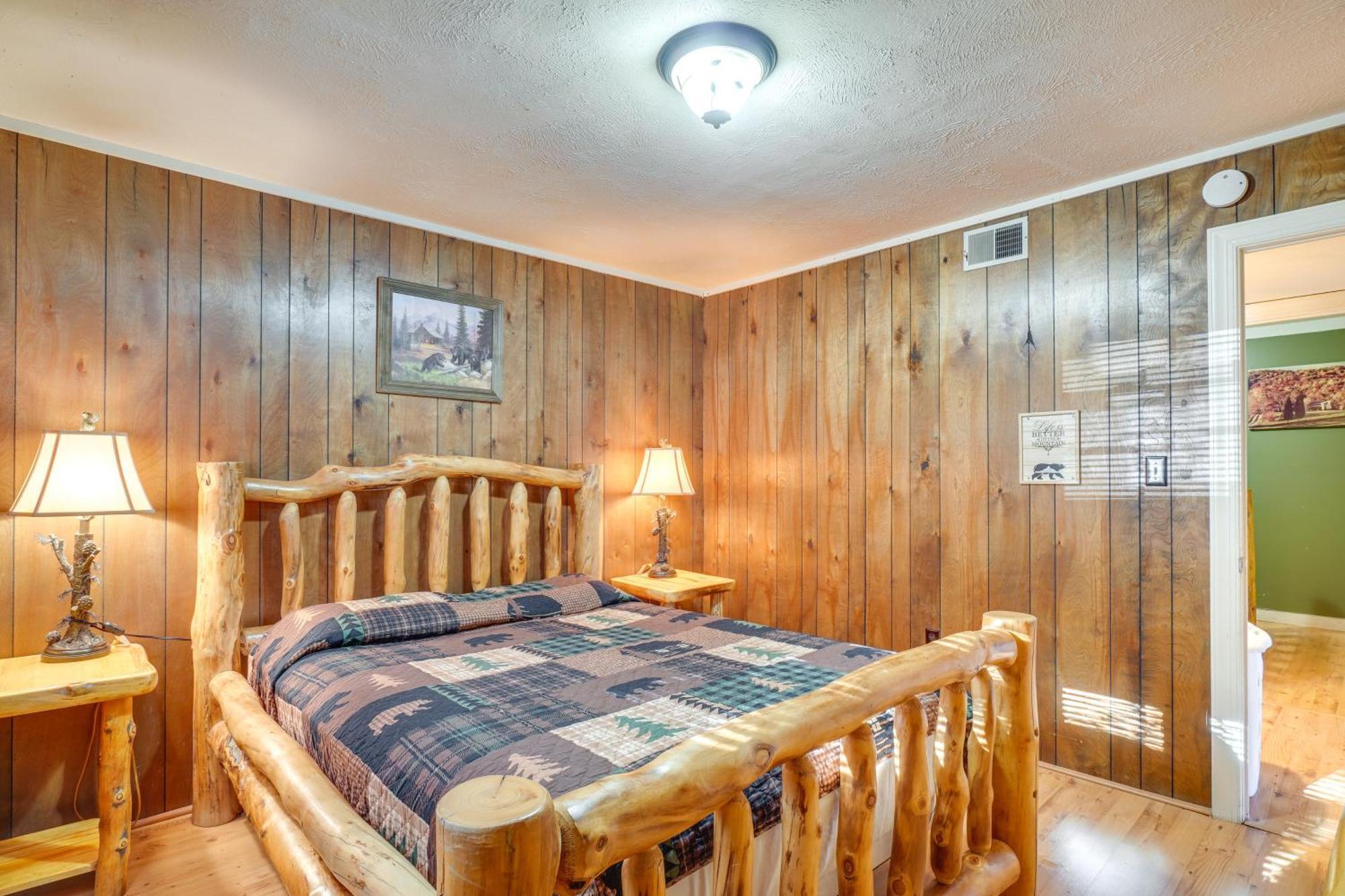 Cozy With Hot Tub And Mountain Views! * Gatlinburg