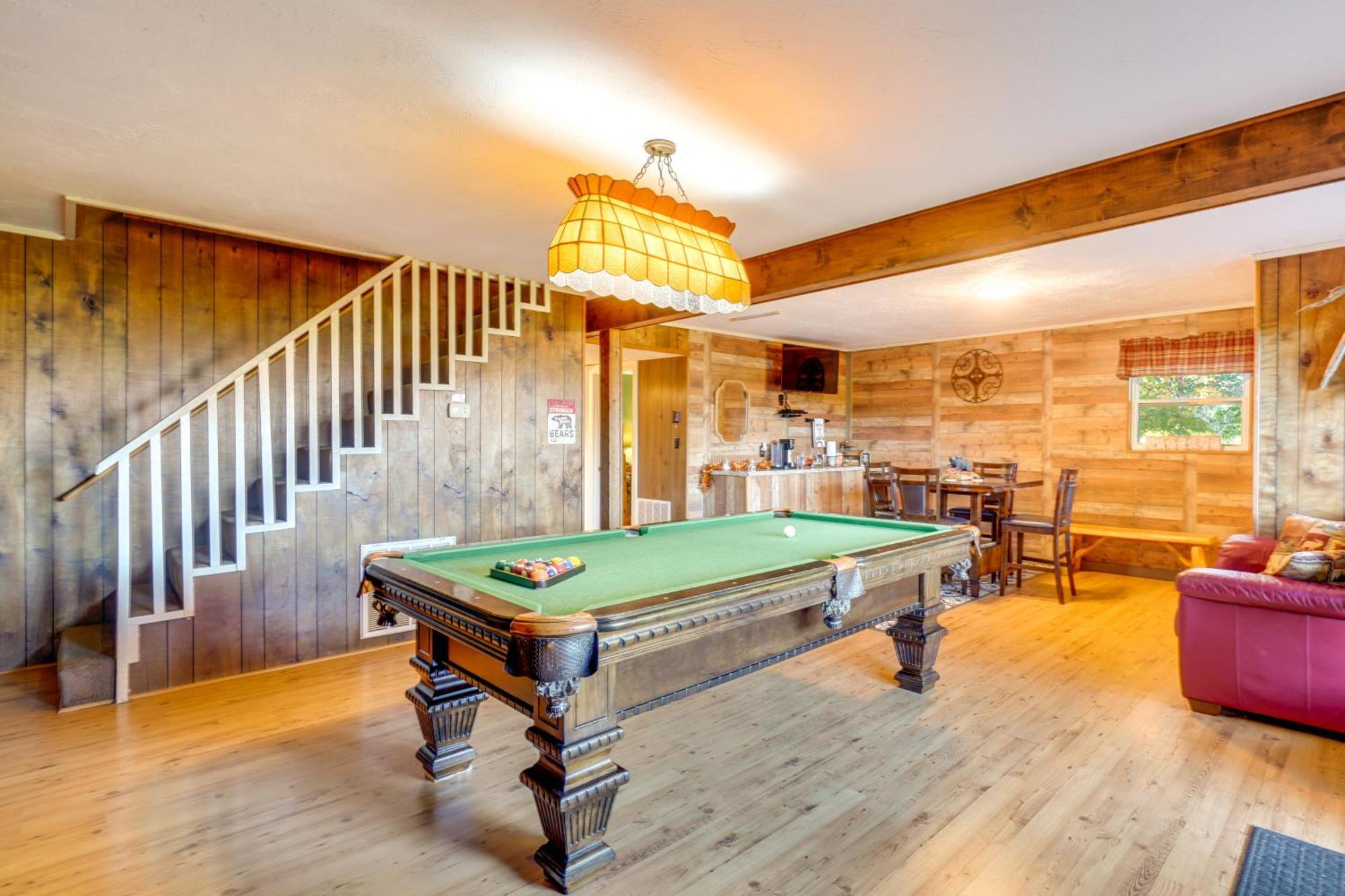 Holiday home Cozy With Hot Tub And Mountain Views! Gatlinburg