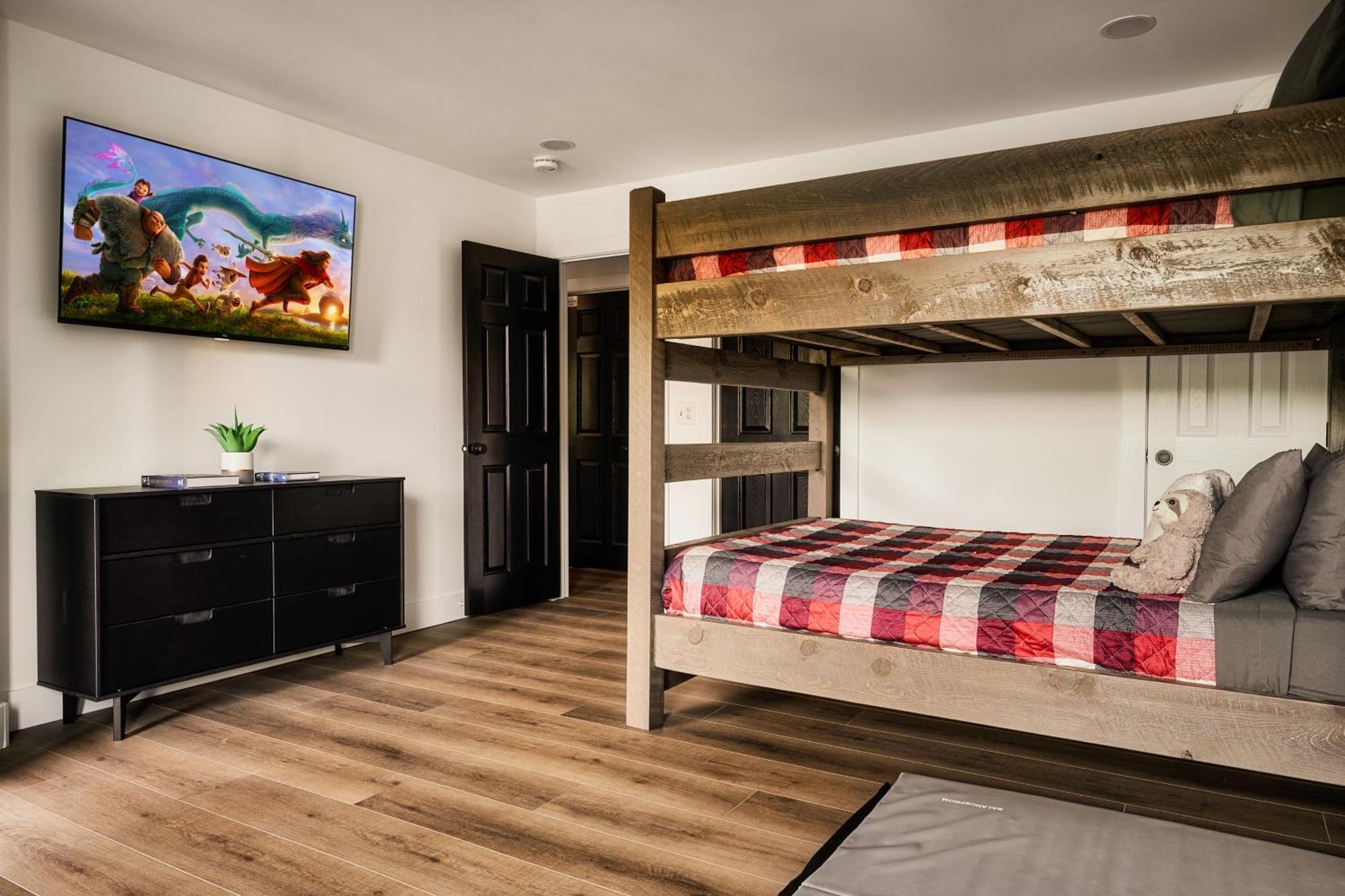 Eagle View 3br 3ba - Retreat - Scenic Mountain Views, Hot Tub, Game Room, Firepit, Foliage - Sleep 8 Holiday home