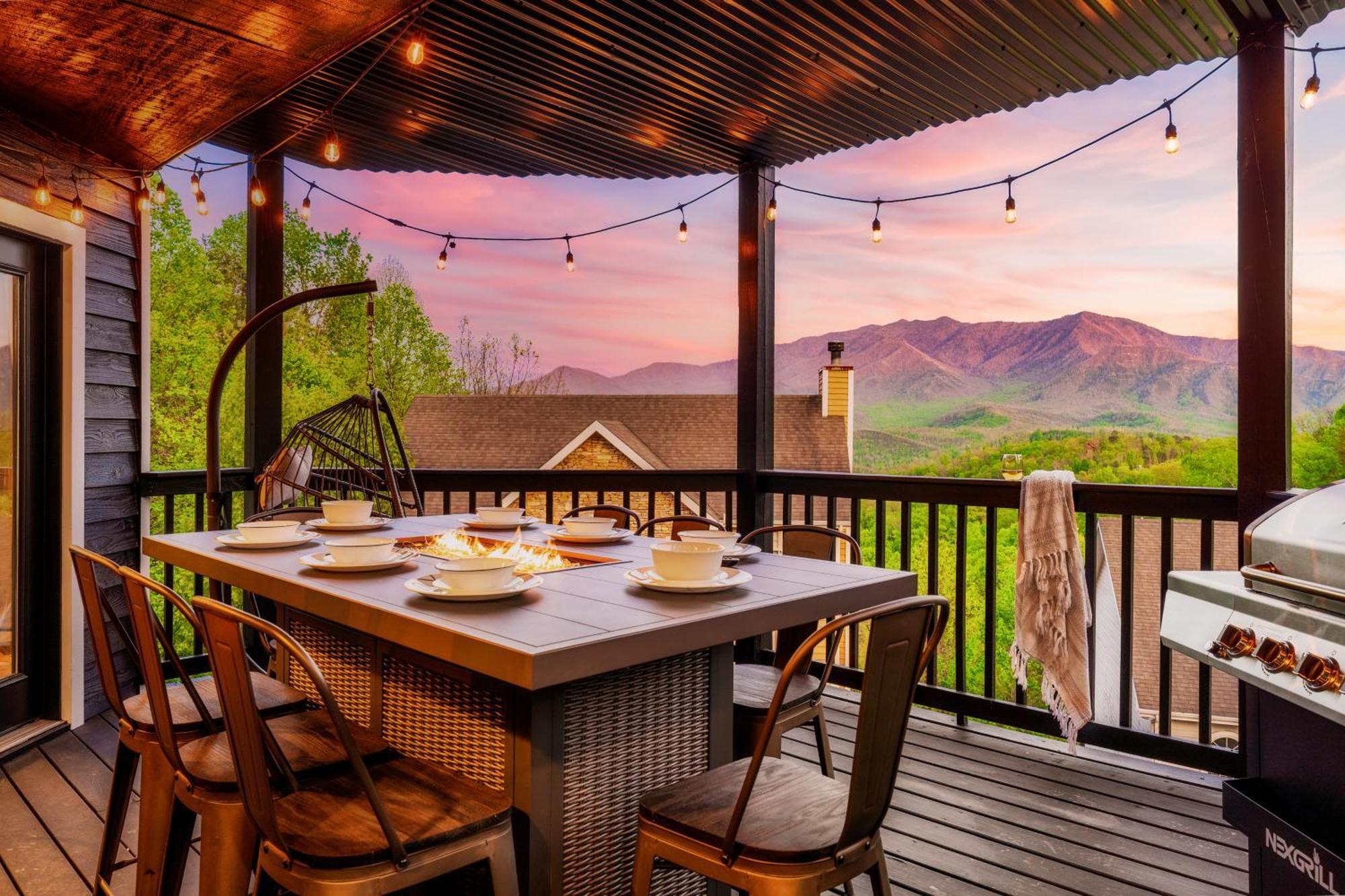 Holiday home Eagle View 3br 3ba - Retreat - Scenic Mountain Views, Hot Tub, Game Room, Firepit, Foliage - Sleep 8