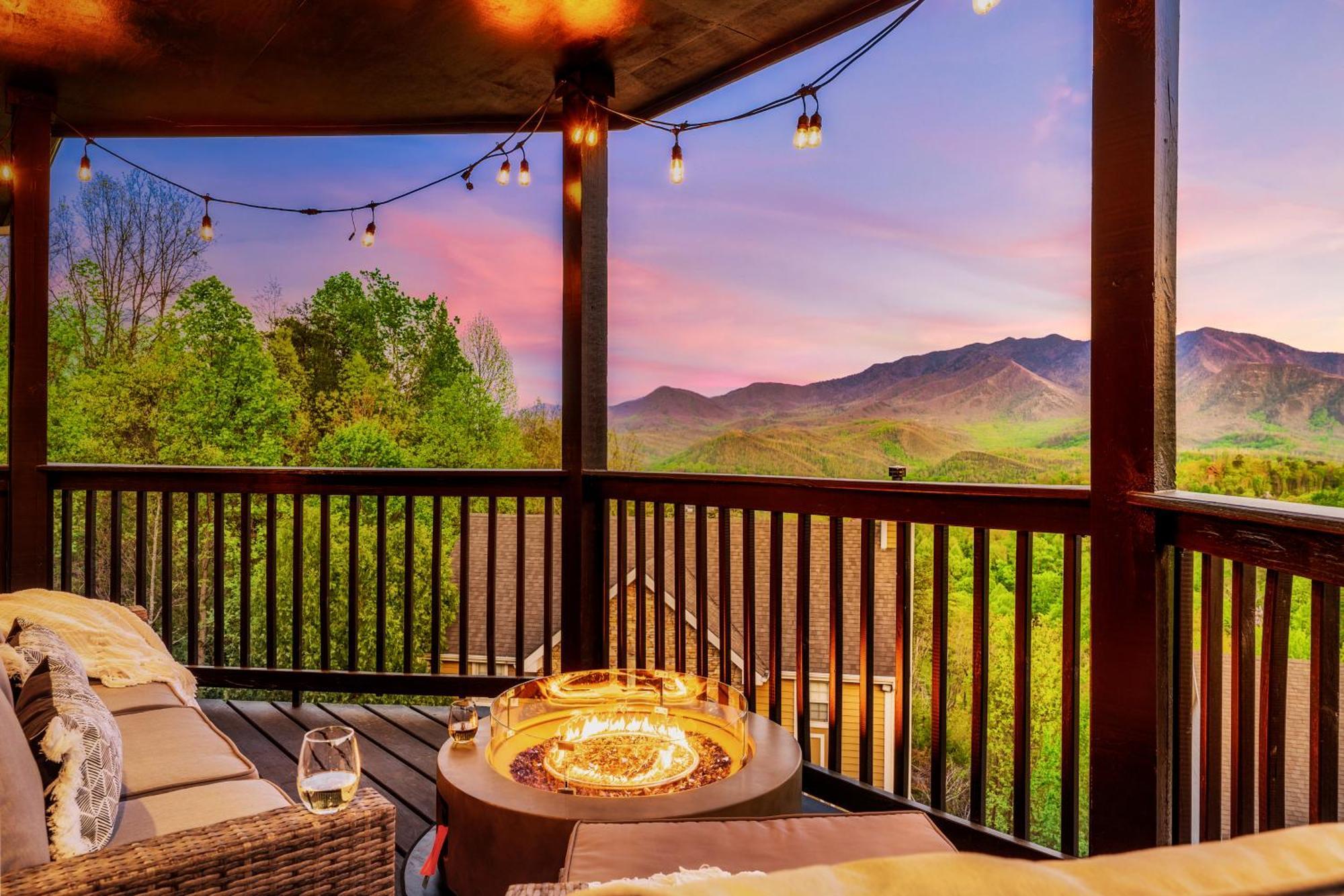 Eagle View 3br 3ba - Retreat - Scenic Mountain Views, Hot Tub, Game Room, Firepit, Foliage - Sleep 8 *