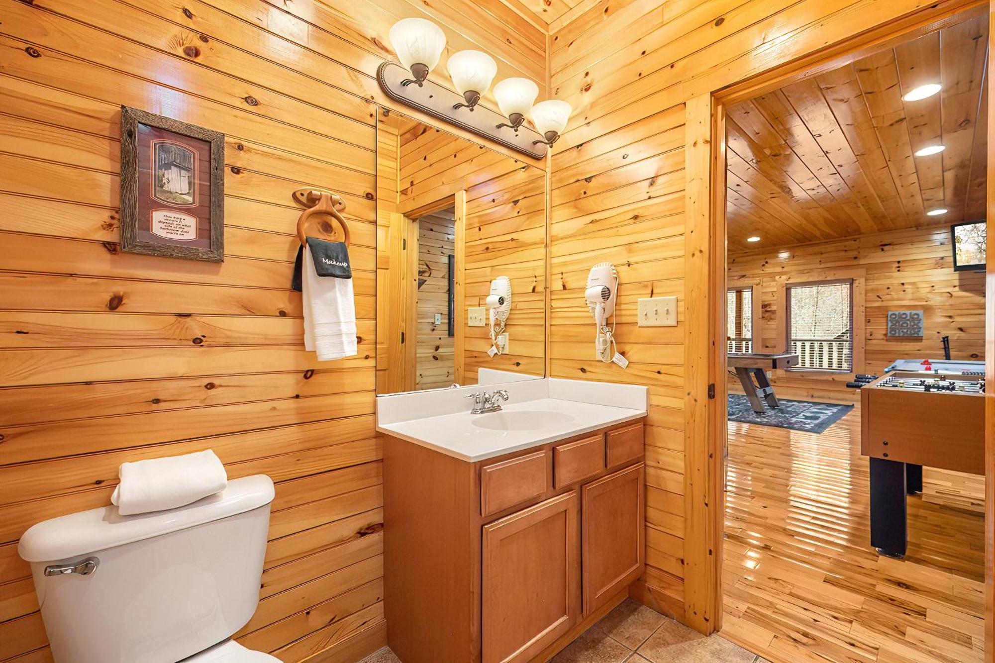 Bear Path - Hottub, Pool Table, Arcade Machine, Fireplace - Minutes To Downtown Gatlinburg