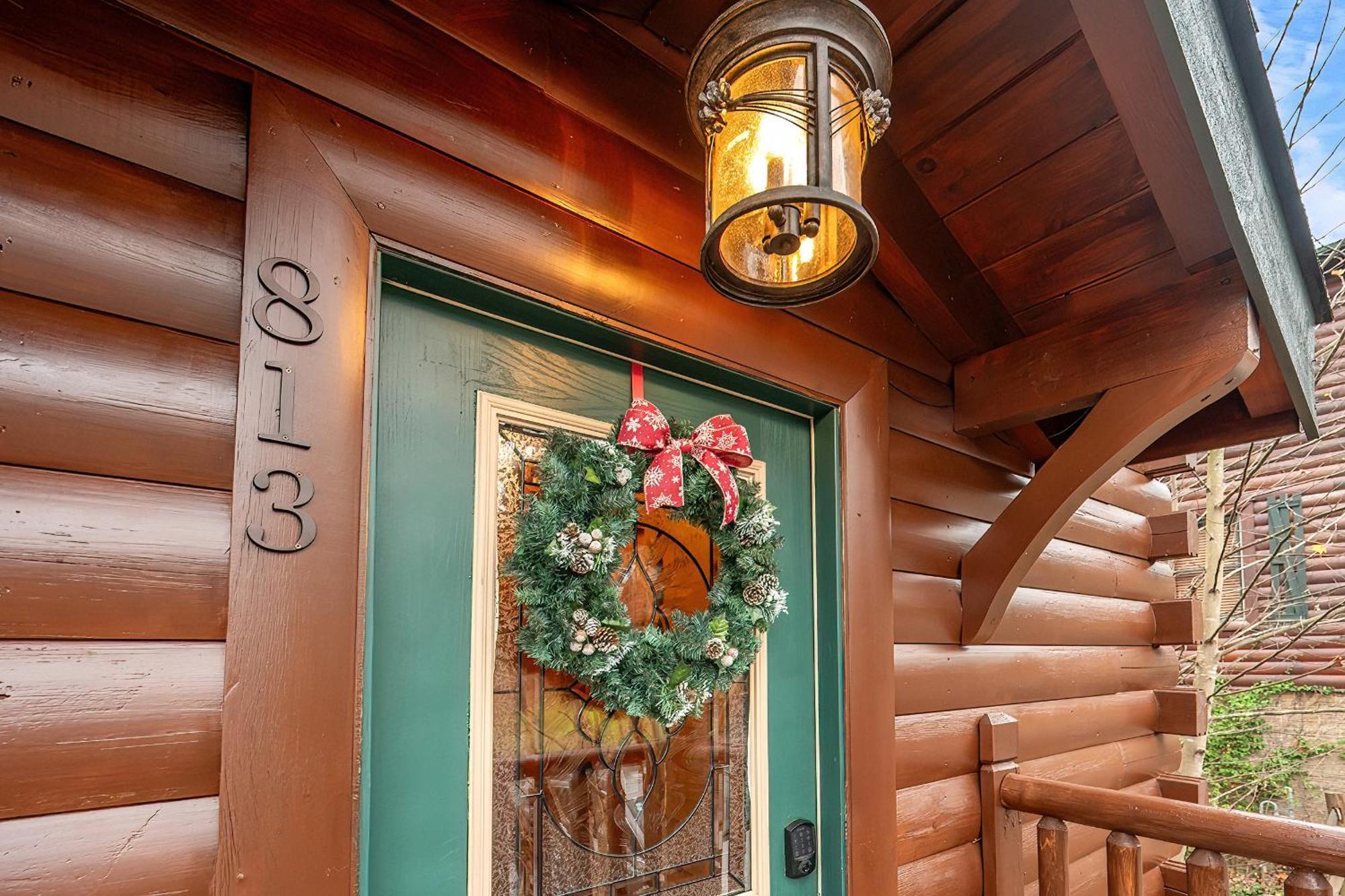 Bear Path - Hottub, Pool Table, Arcade Machine, Fireplace - Minutes To Downtown Holiday home