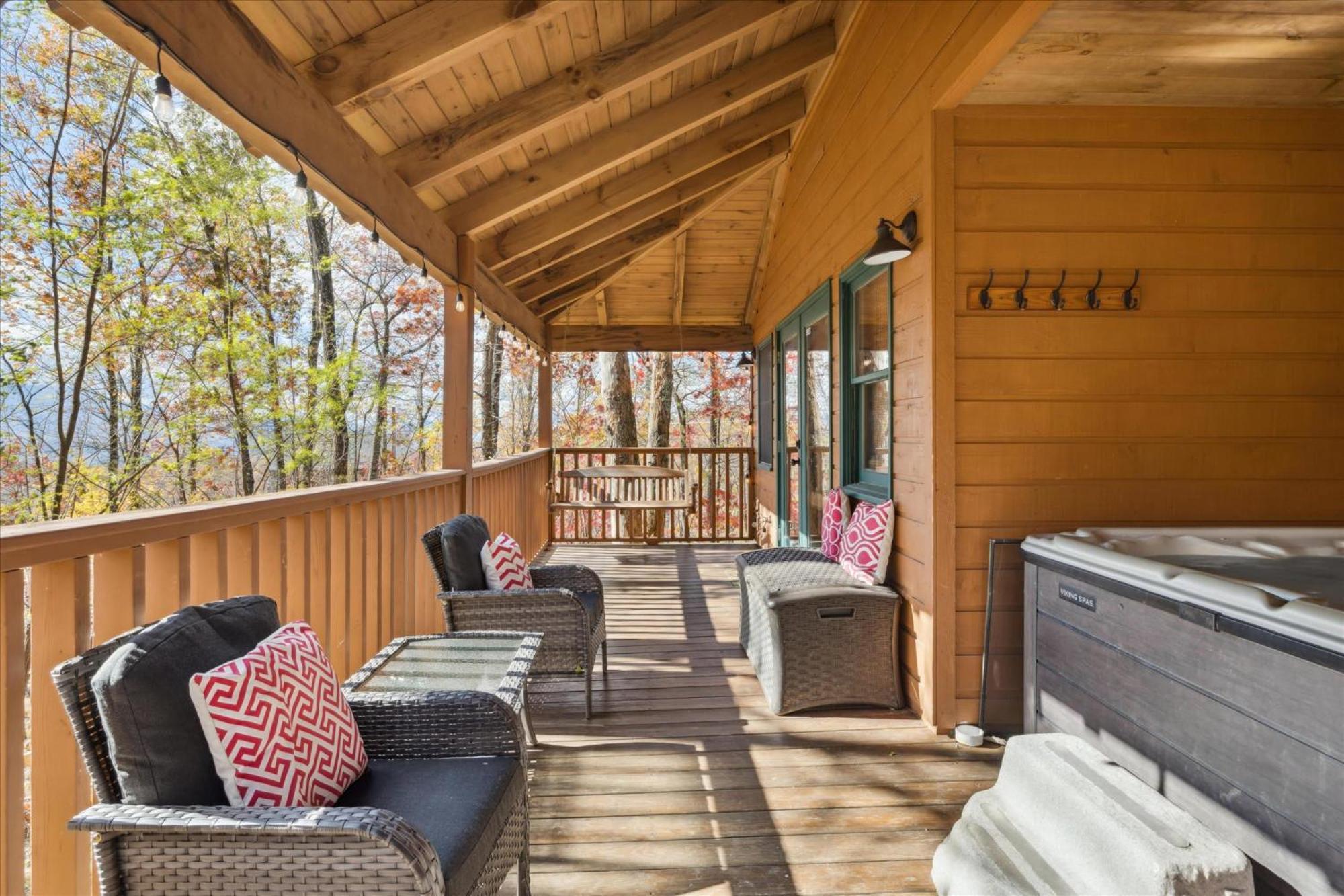 Black Bear ~ Game ~ Hot Tub ~ Firepit * Gatlinburg