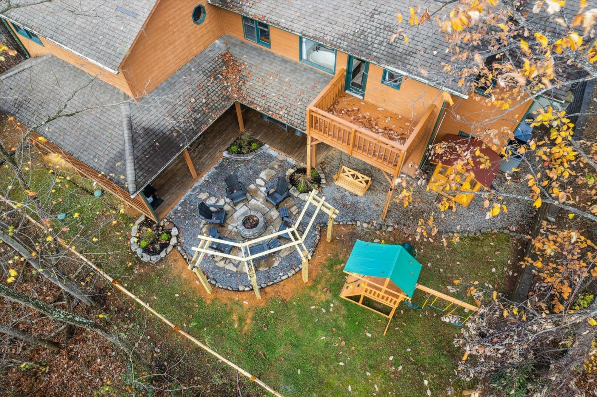 Black Bear ~ Game ~ Hot Tub ~ Firepit *
