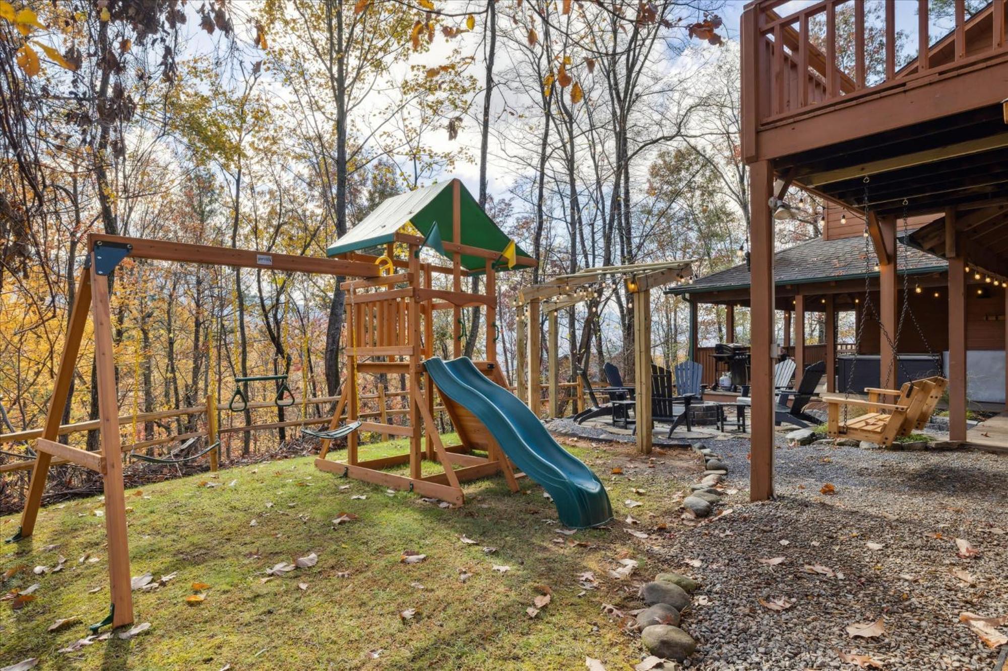 Black Bear ~ Game ~ Hot Tub ~ Firepit * Gatlinburg