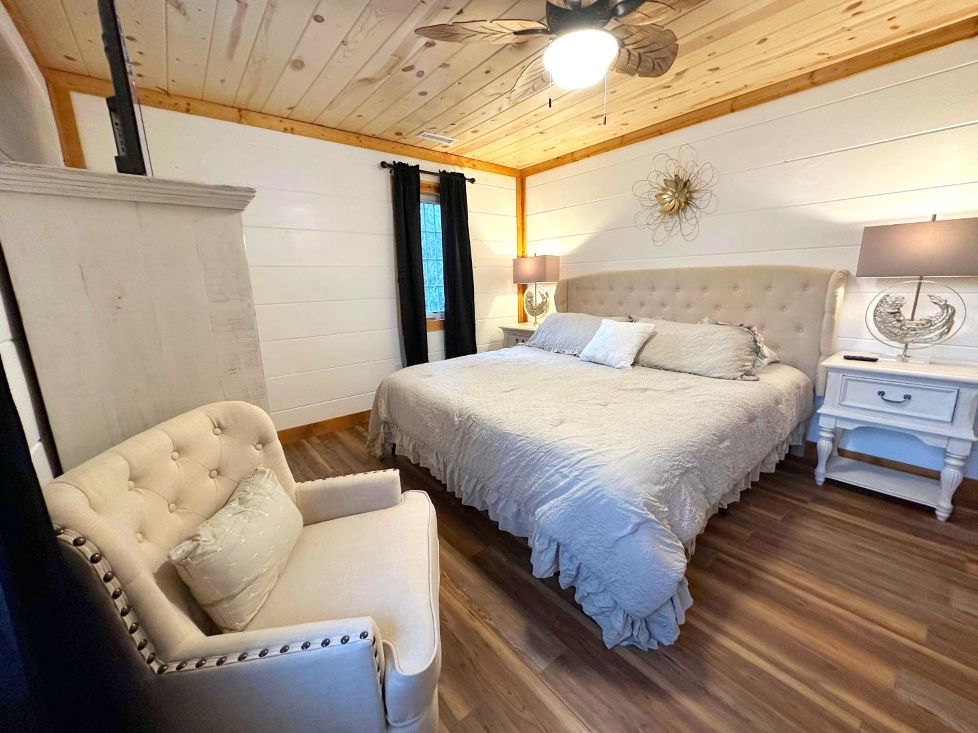 Holiday home A Secluded Hideaway 3 Bedroom 3 Bath Located In *