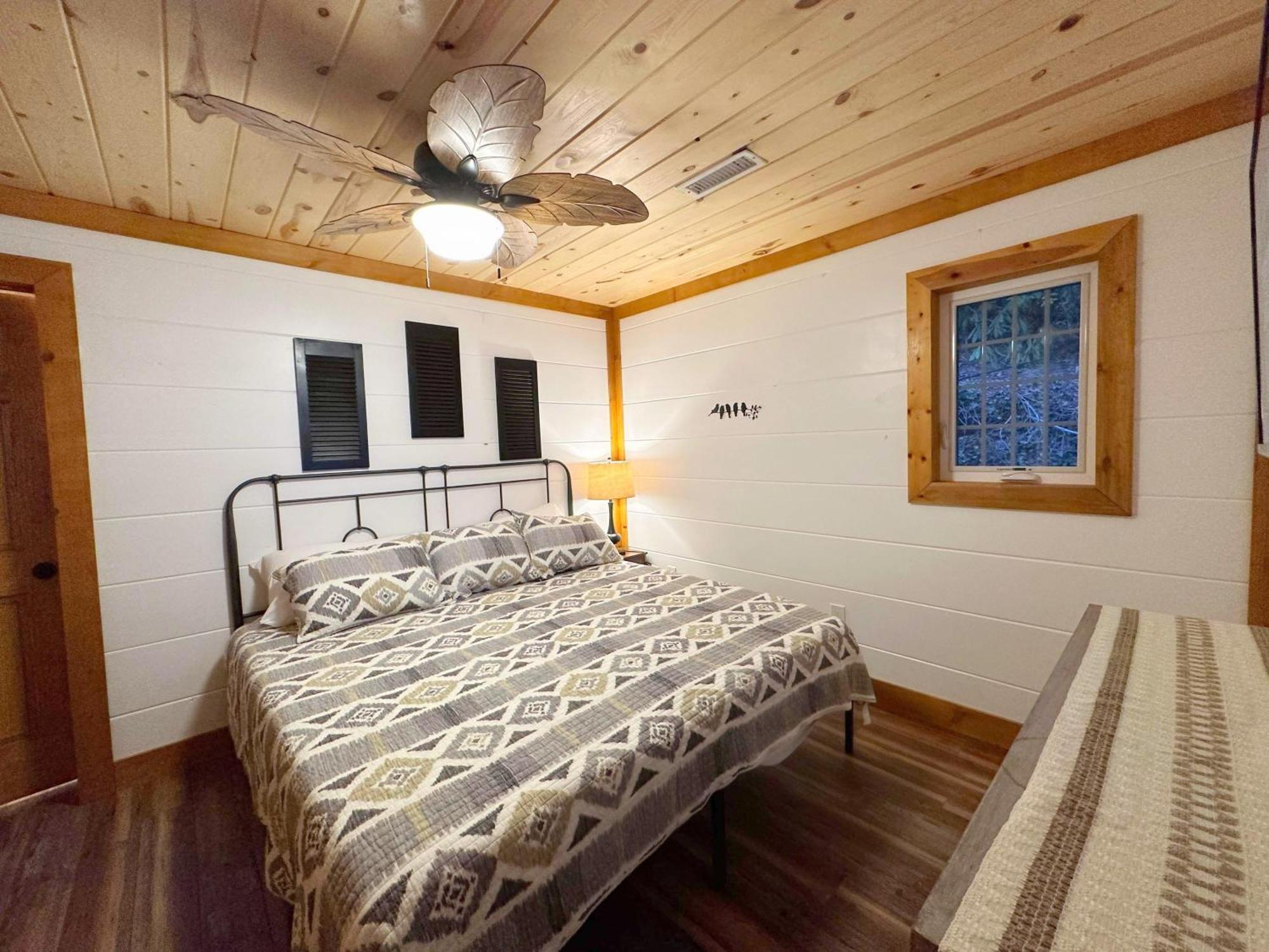 A Secluded Hideaway 3 Bedroom 3 Bath Located In * Gatlinburg