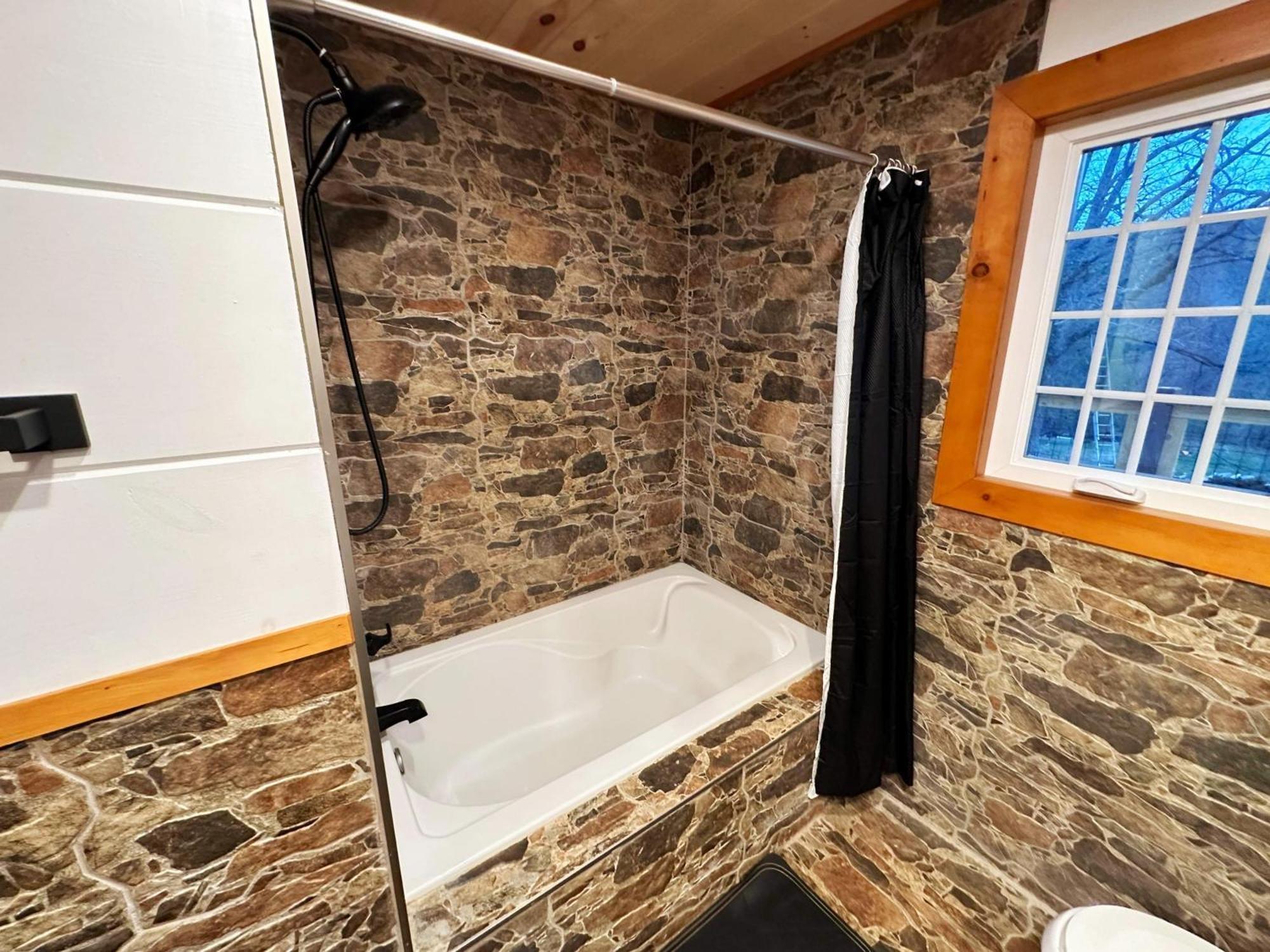 A Secluded Hideaway 3 Bedroom 3 Bath Located In Holiday home