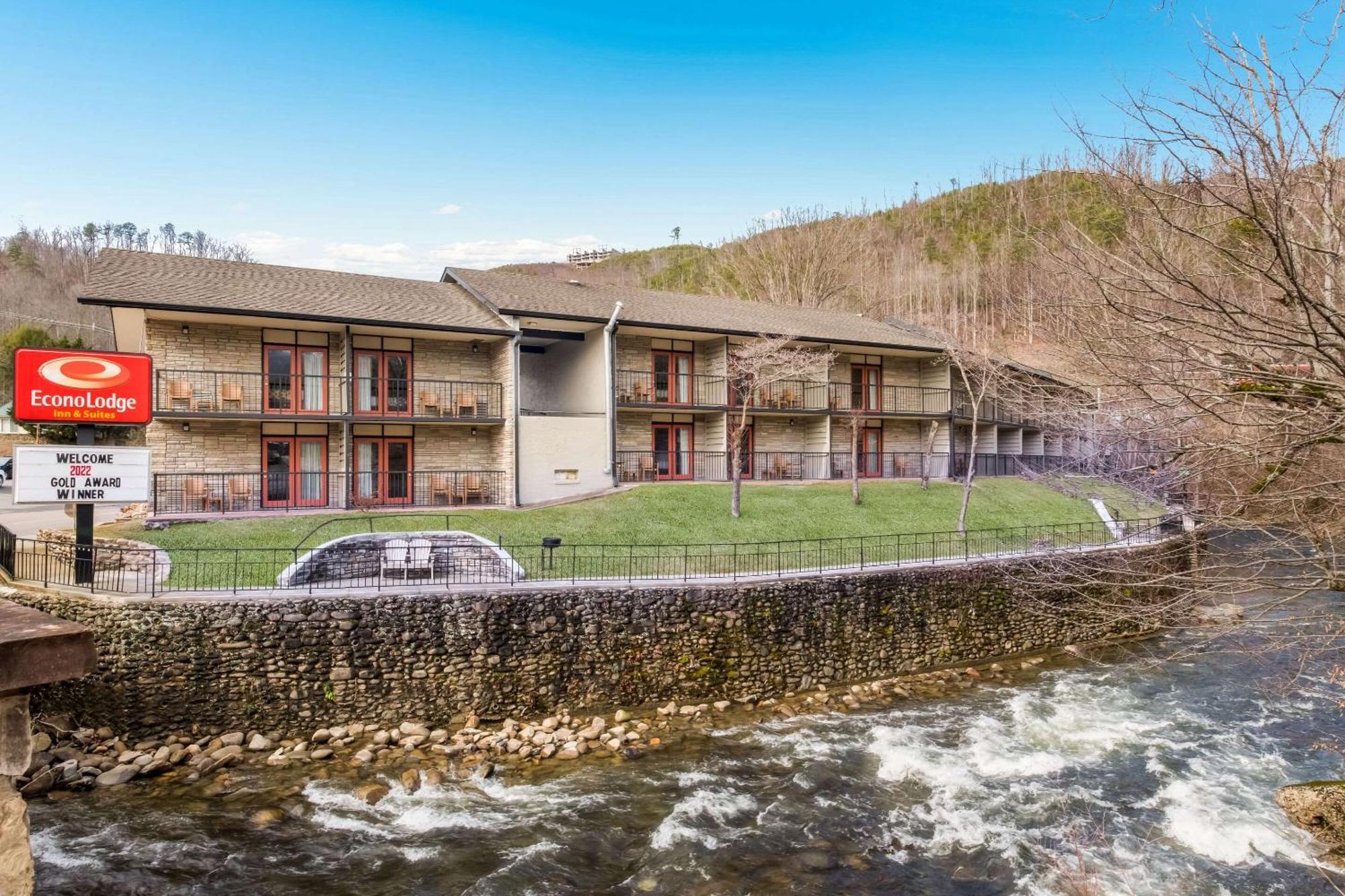 Econo & On The River Hotel
