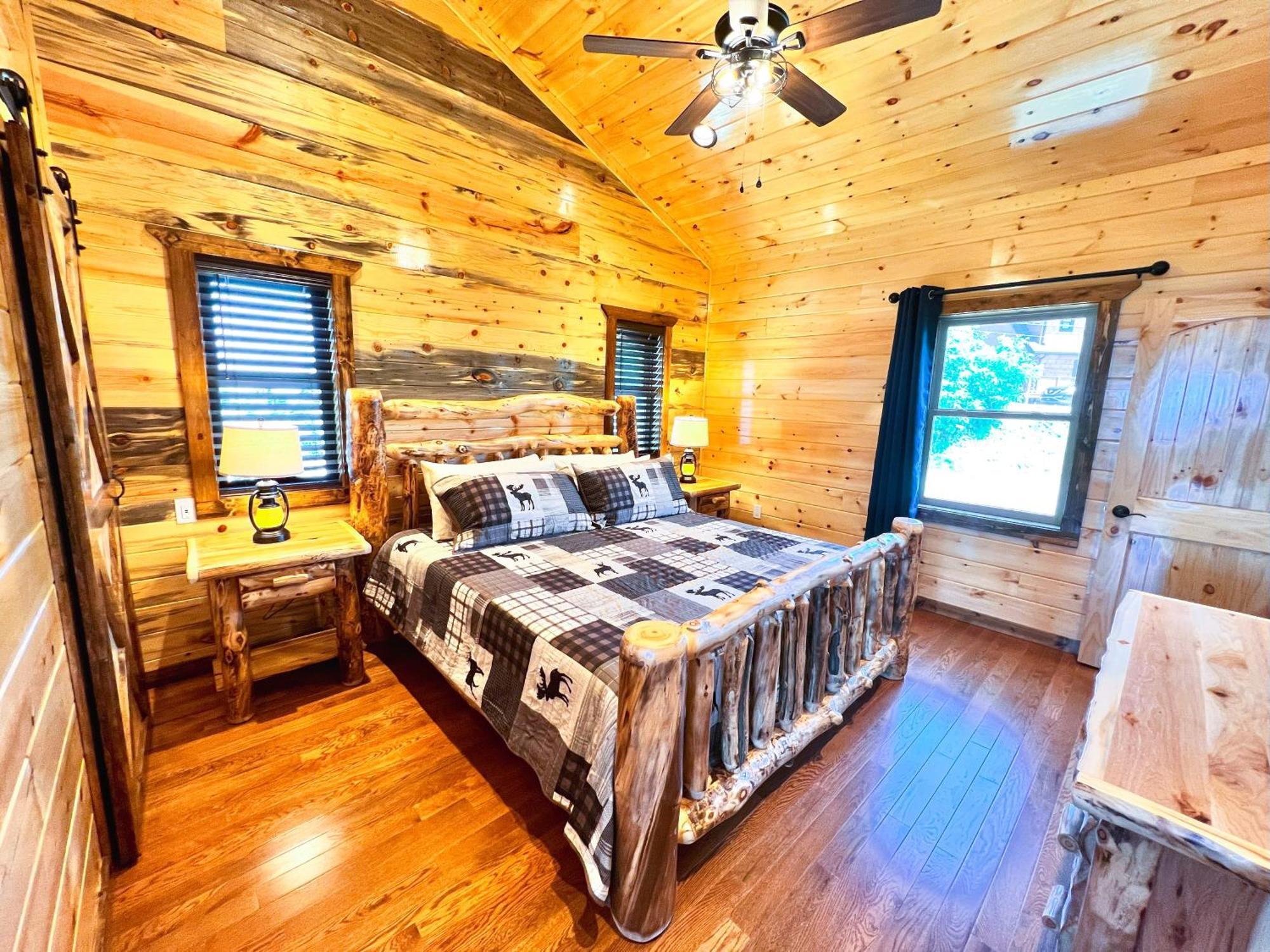 Luxury 4 Bdr, Breathtaking Views, Theater, Evc * Gatlinburg