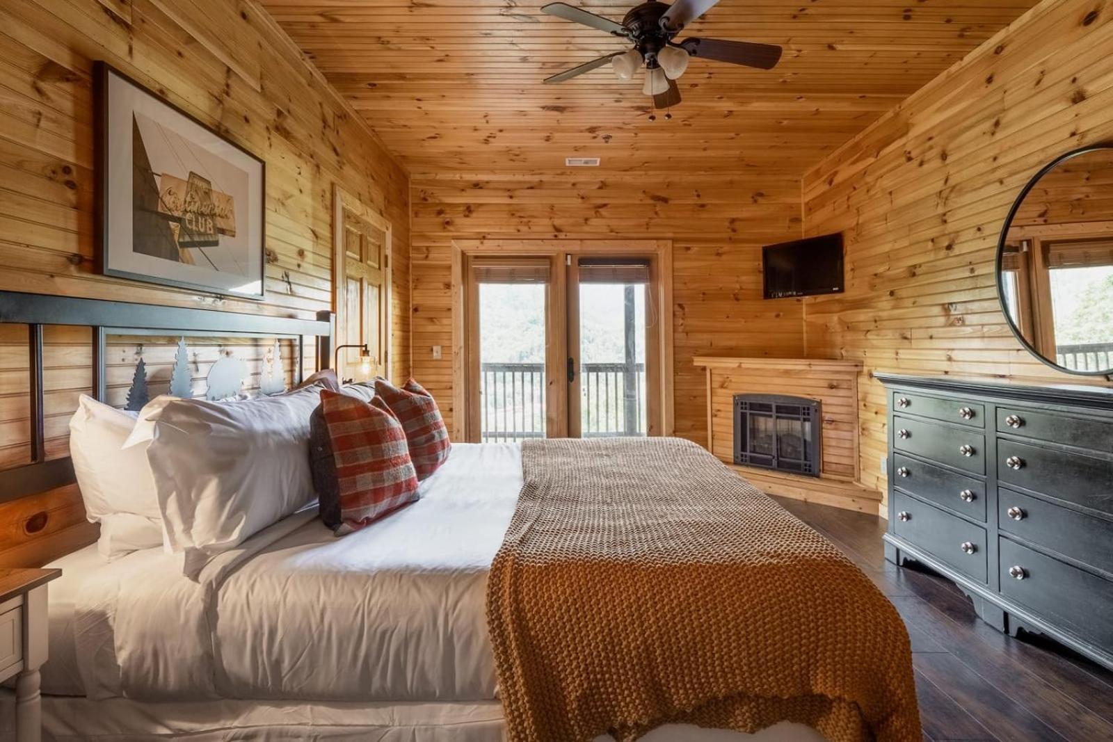Hickory Ridge By Avantstay Incredible Private Elevated Sleeps 20 Holiday home Gatlinburg
