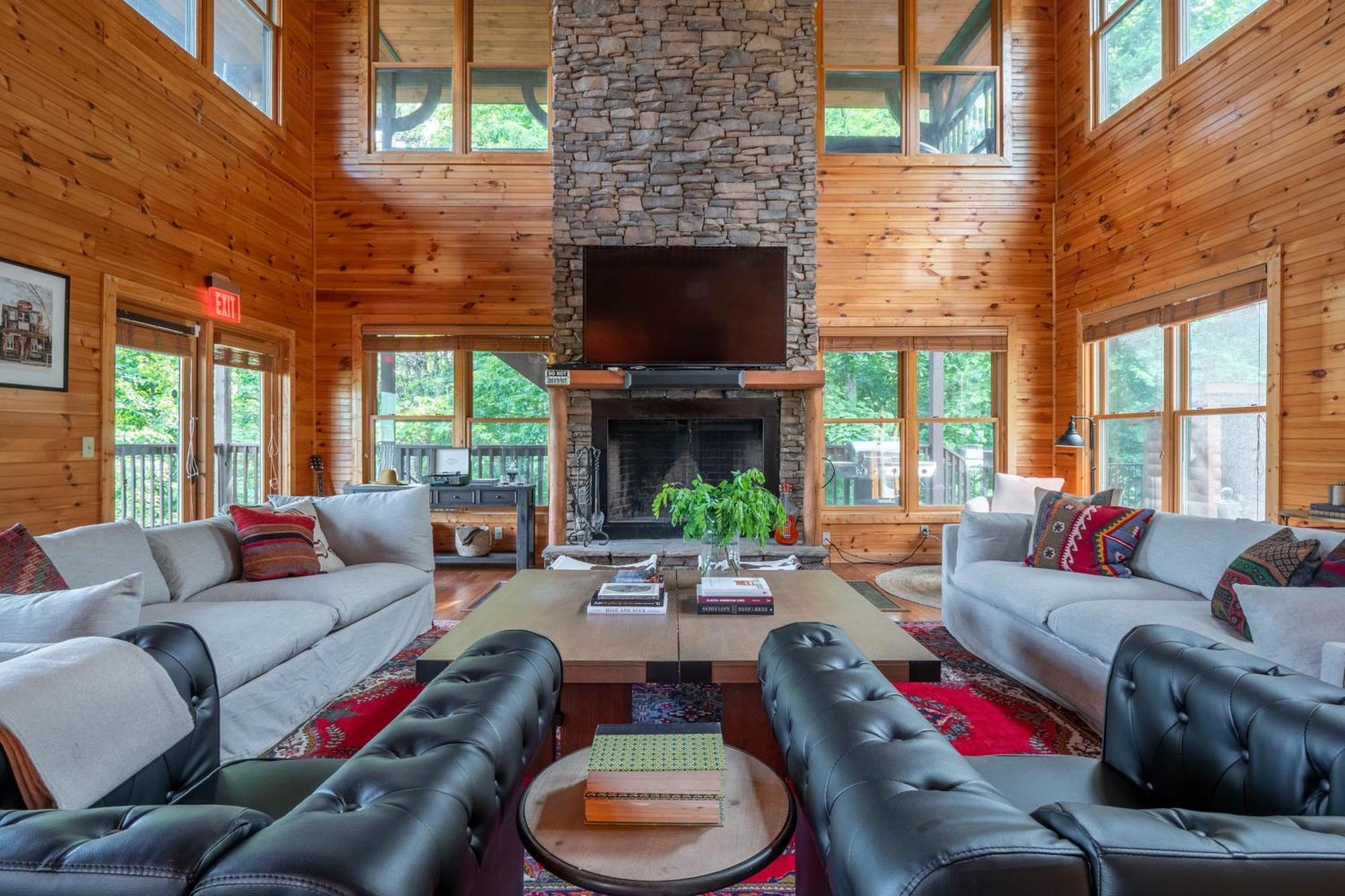 Holiday home Hickory Ridge By Avantstay Incredible Private Elevated Sleeps 20