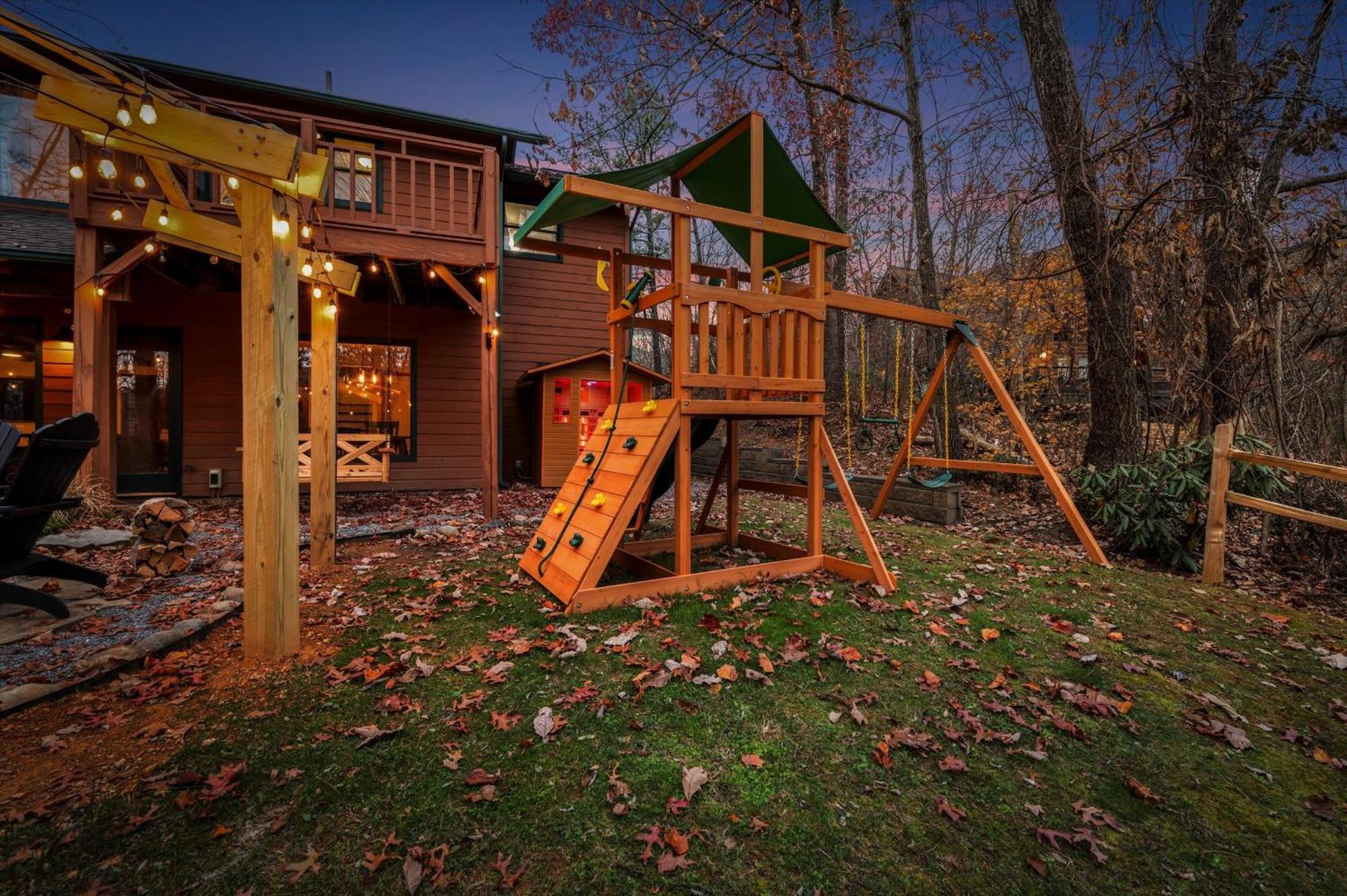 Black Bear ~ Game ~ Hot Tub ~ Firepit *