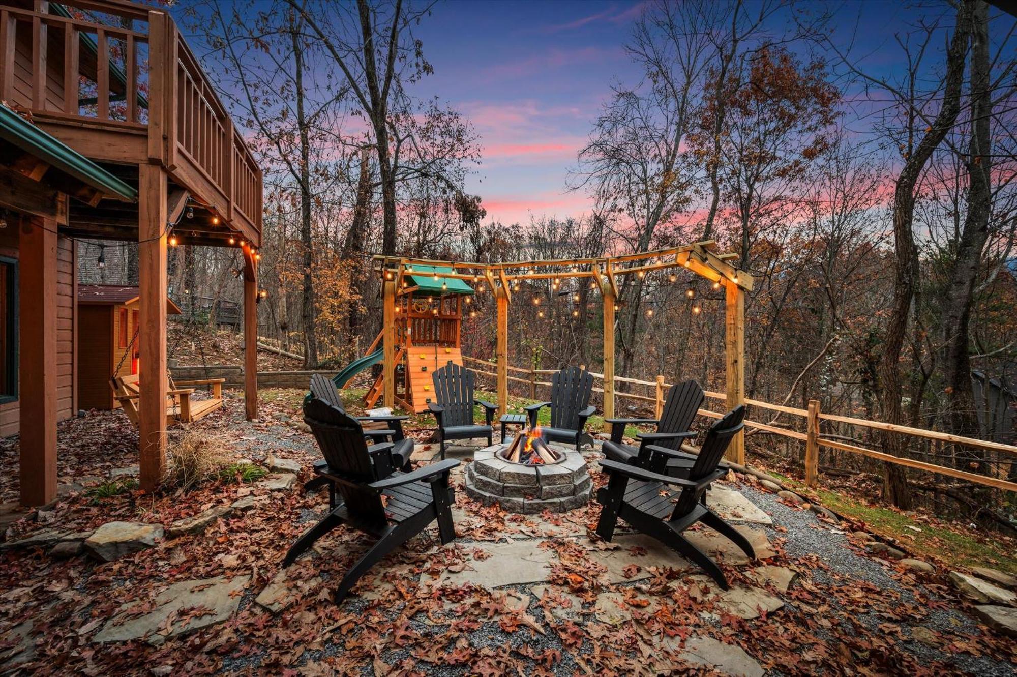 Black Bear ~ Game ~ Hot Tub ~ Firepit *