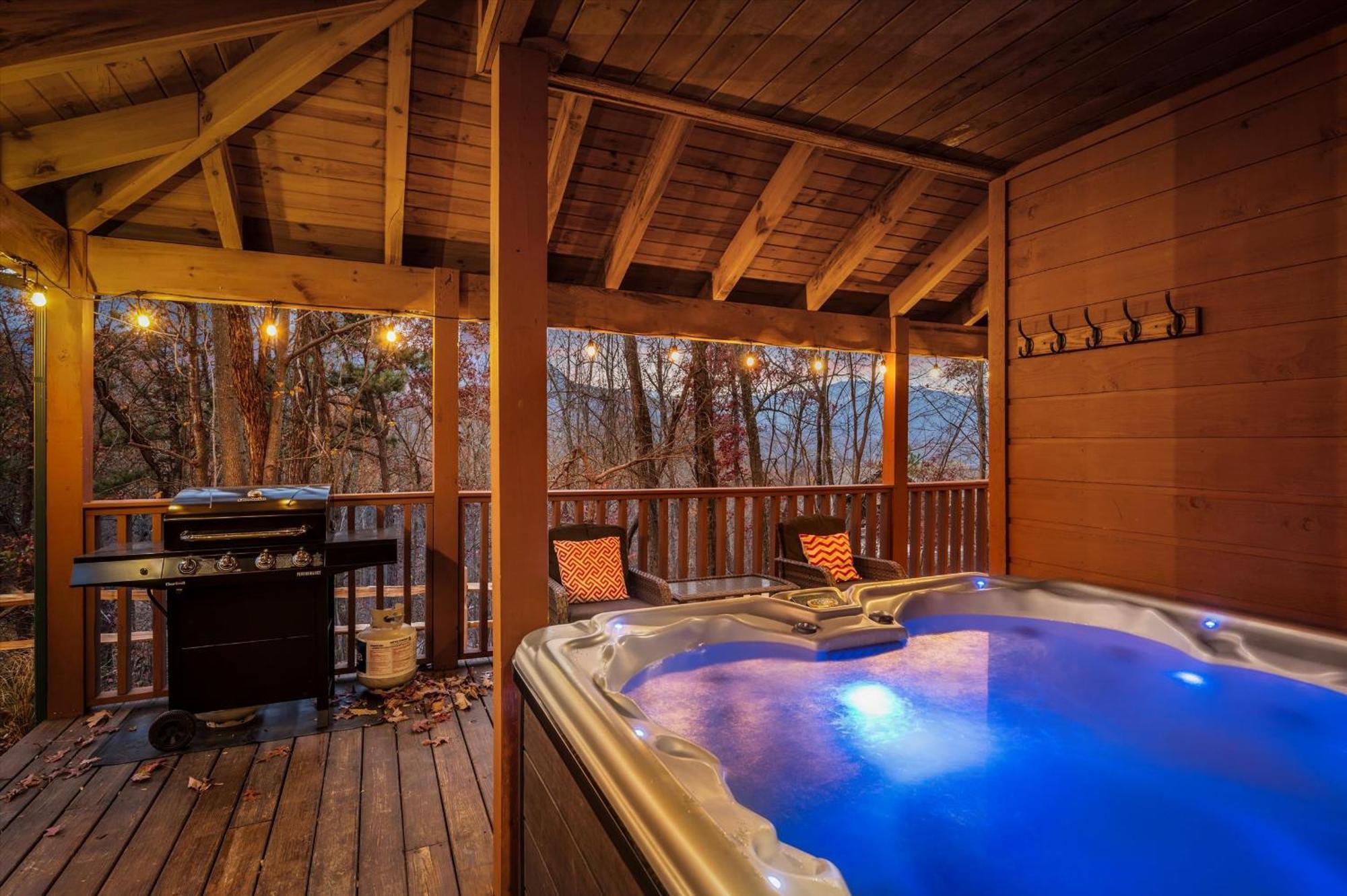 Holiday home Black Bear ~ Game ~ Hot Tub ~ Firepit *
