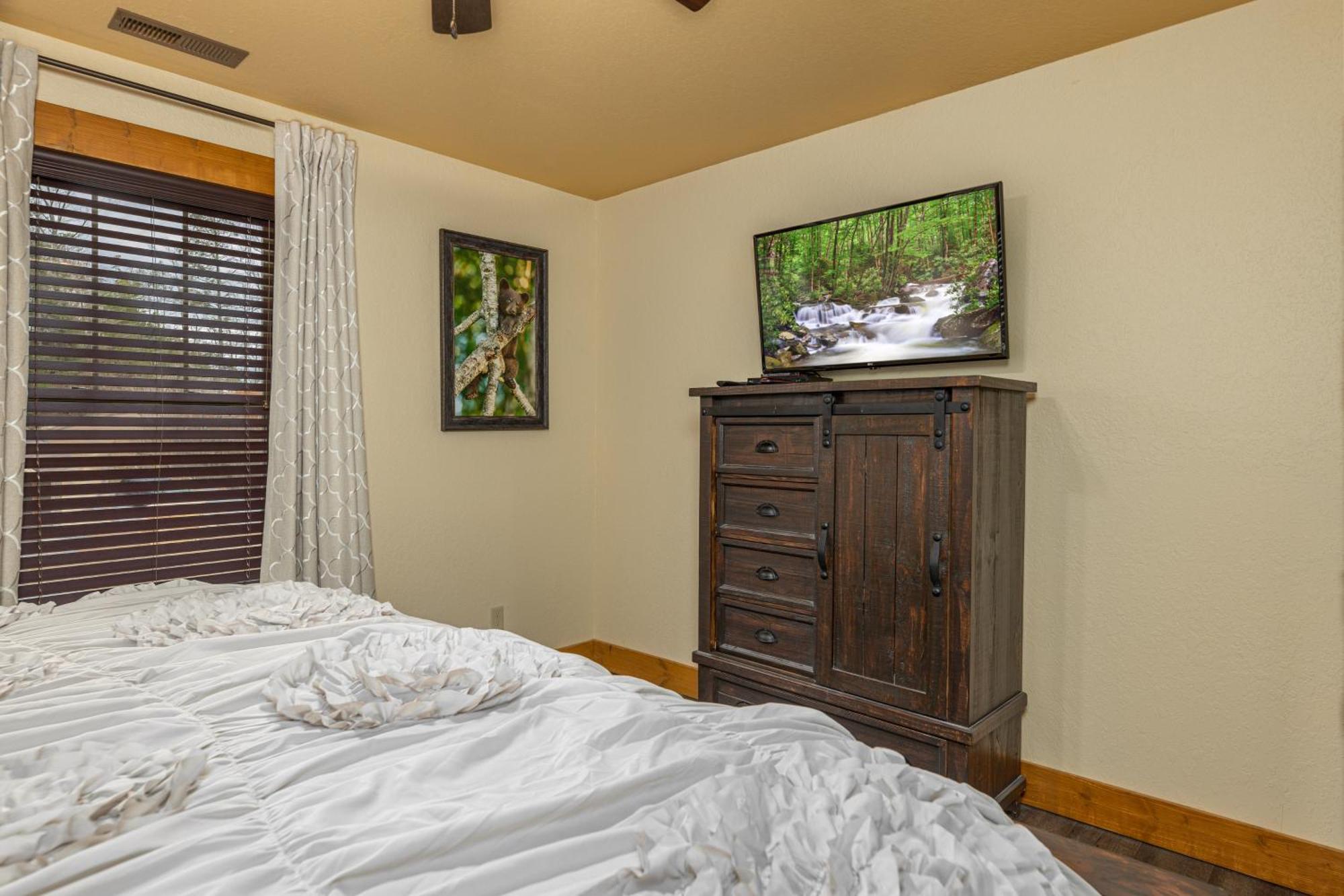 A Moment's Peace By Eden Crest * Gatlinburg