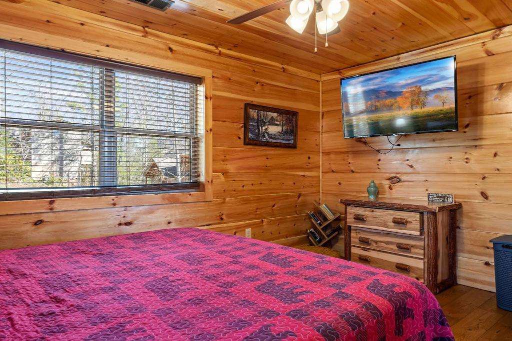Bobcat Den By Eden Crest Gatlinburg